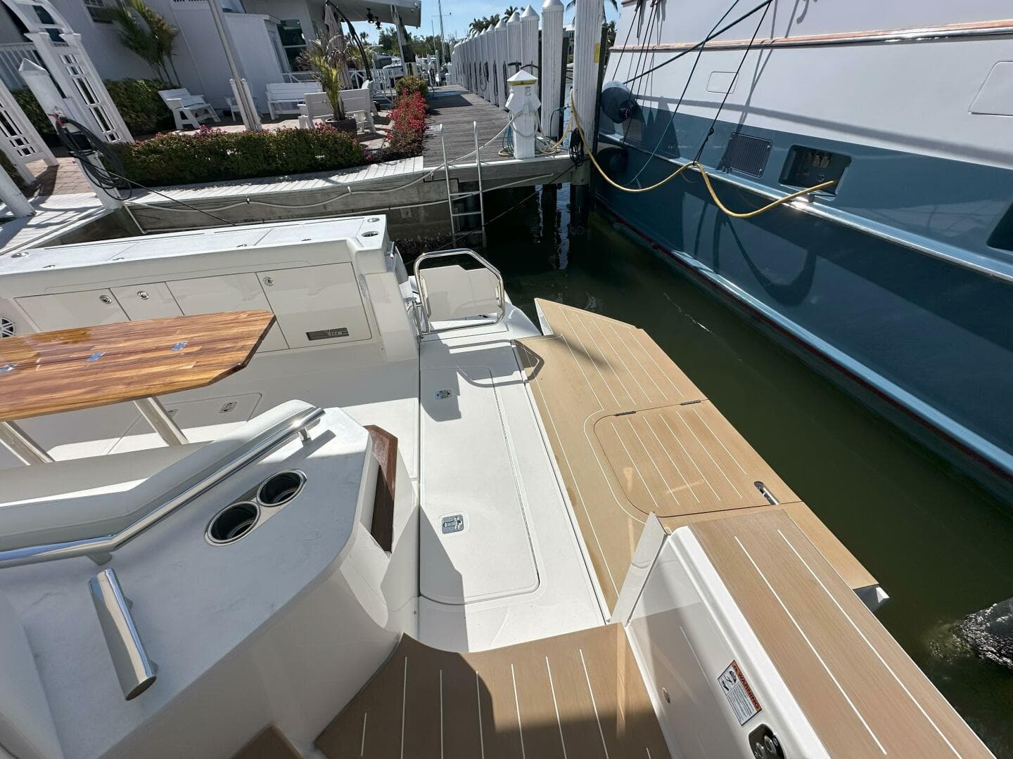 2025 Tiara Yachts 60 EX - Wingdoor