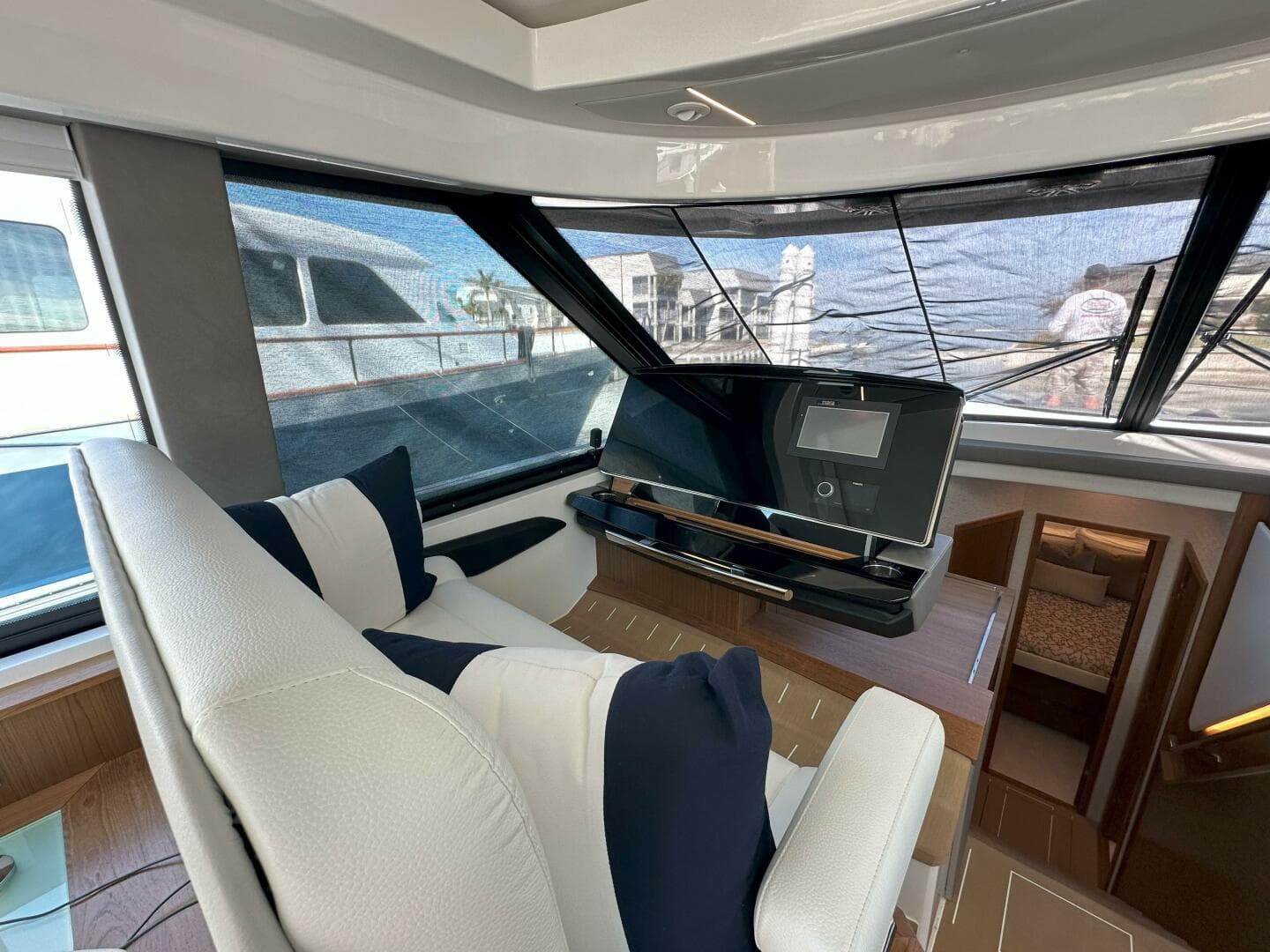 2025 Tiara Yachts 60 EX - Helm