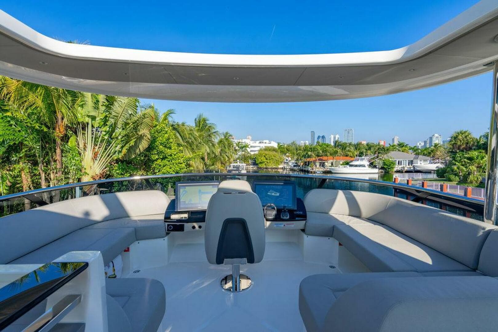 Absolute 64 - Kingship - Flybridge