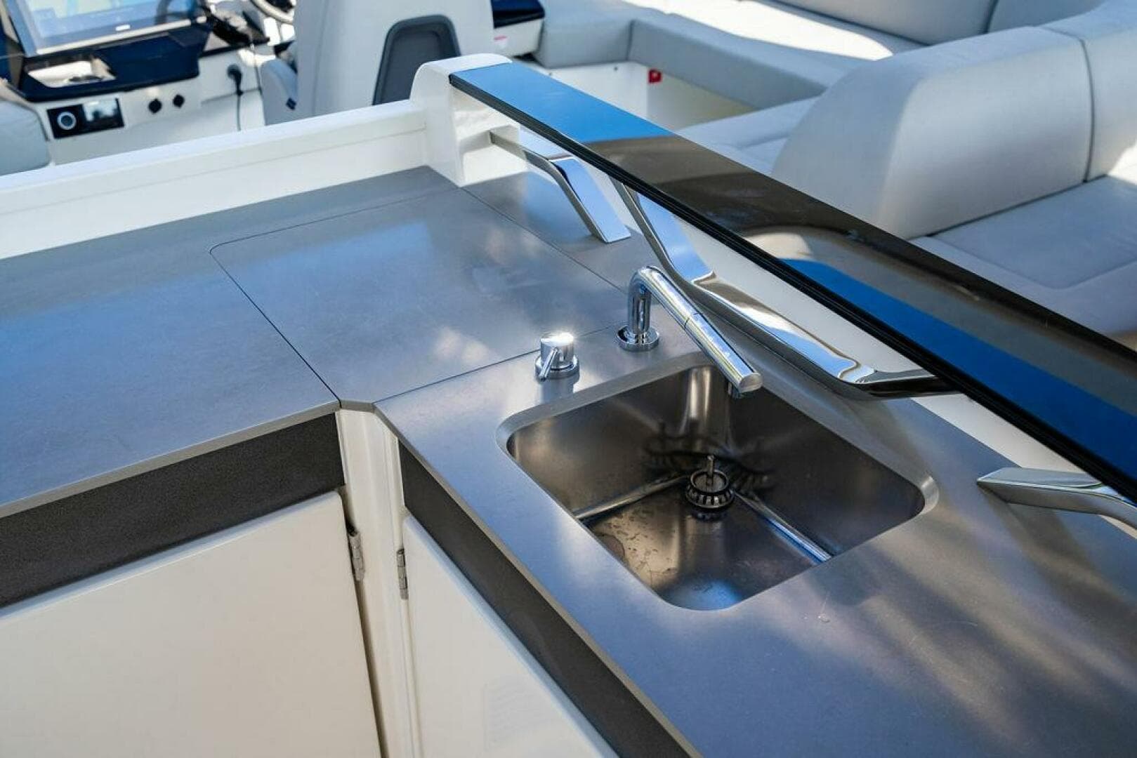 Absolute 64 - Kingship - Flybridge