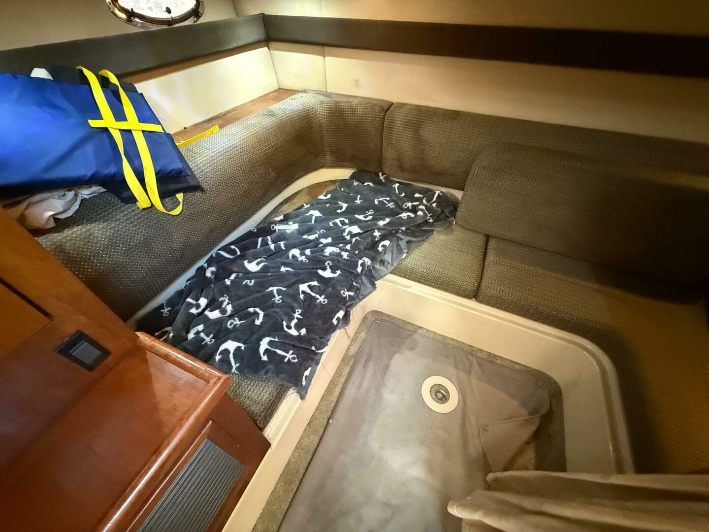 2005 Cruisers Yachts 340 Express