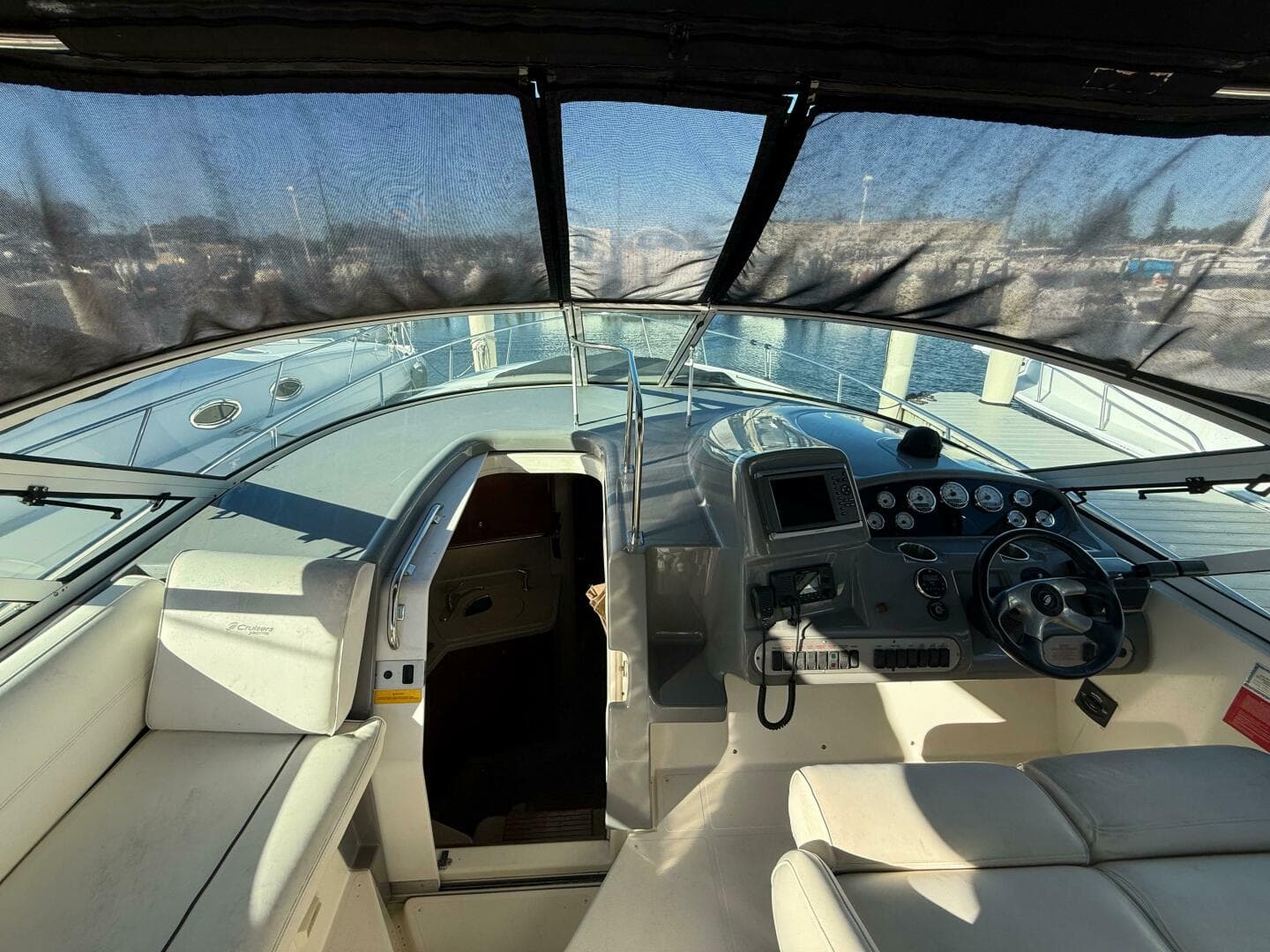 2005 Cruisers Yachts 340 Express