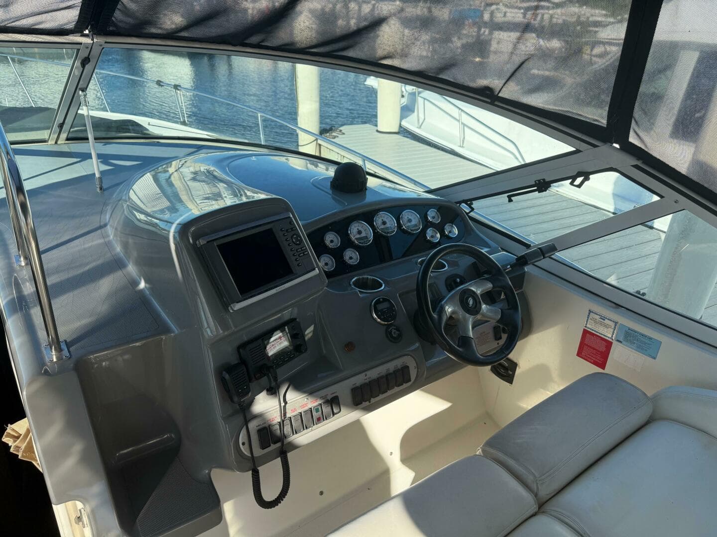 2005 Cruisers Yachts 340 Express