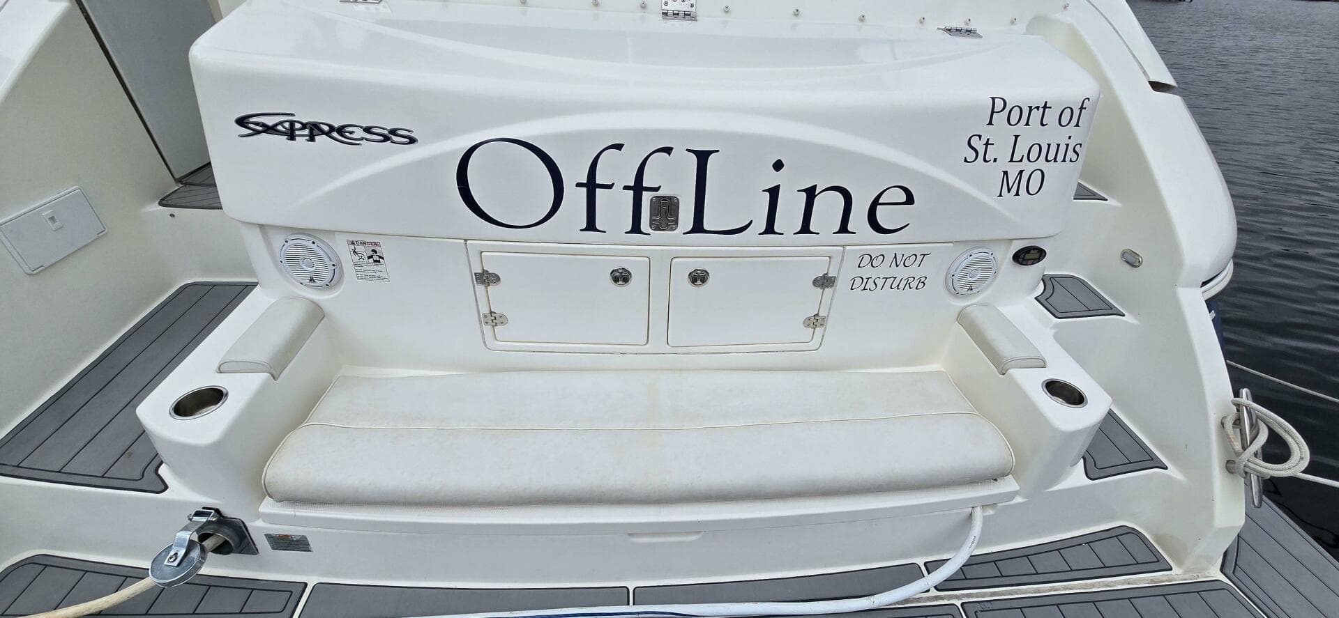 2006 Cruisers Yachts 52 Express