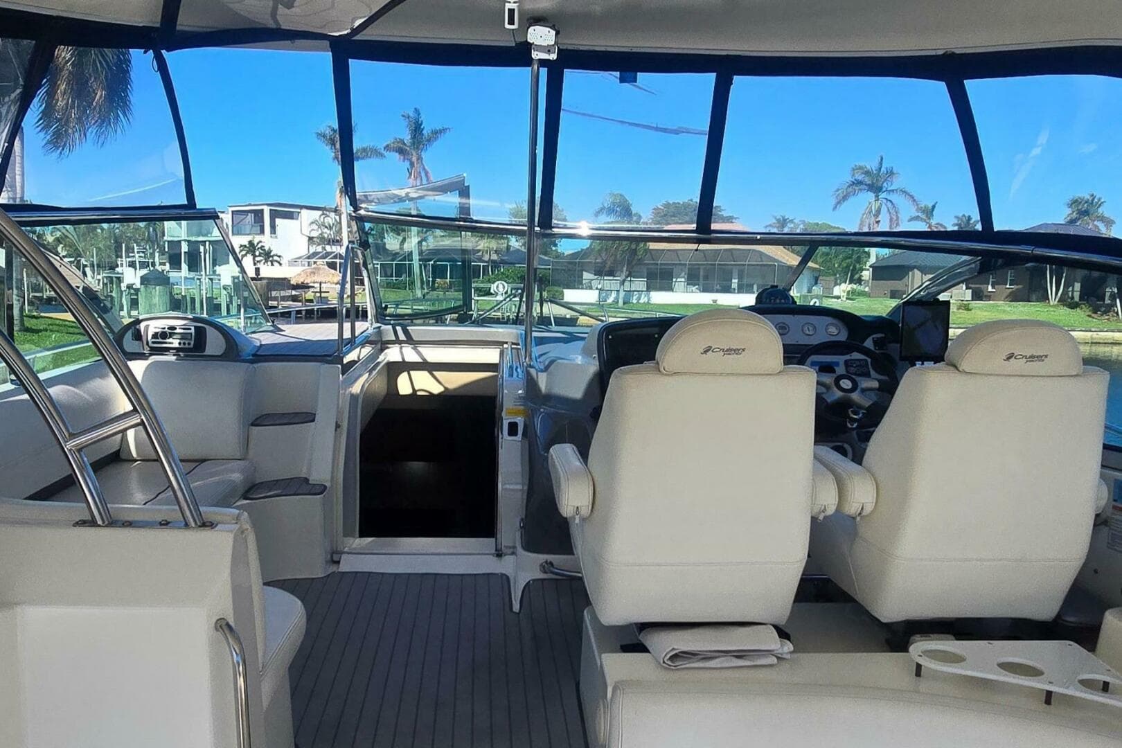 2006 Cruisers Yachts 52 Express