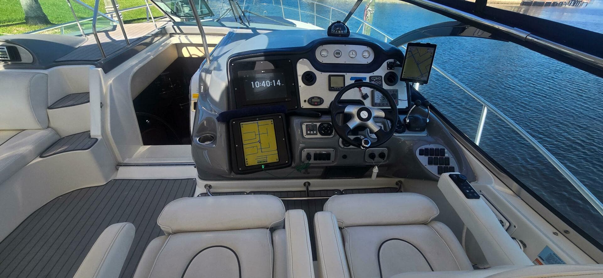 2006 Cruisers Yachts 52 Express