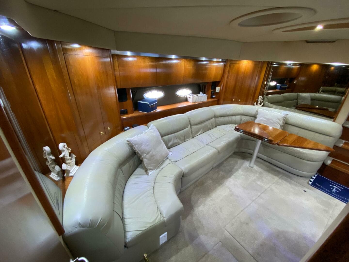 2006 Cruisers Yachts 52 Express