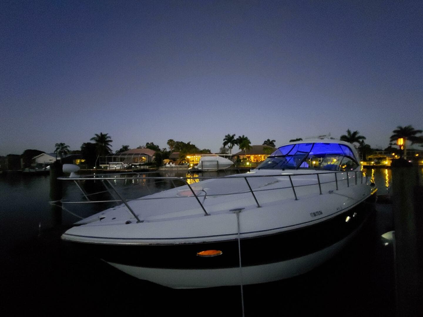 2006 Cruisers Yachts 52 Express
