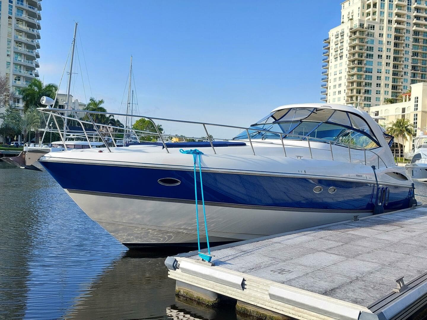 2006 Cruisers Yachts 52 Express