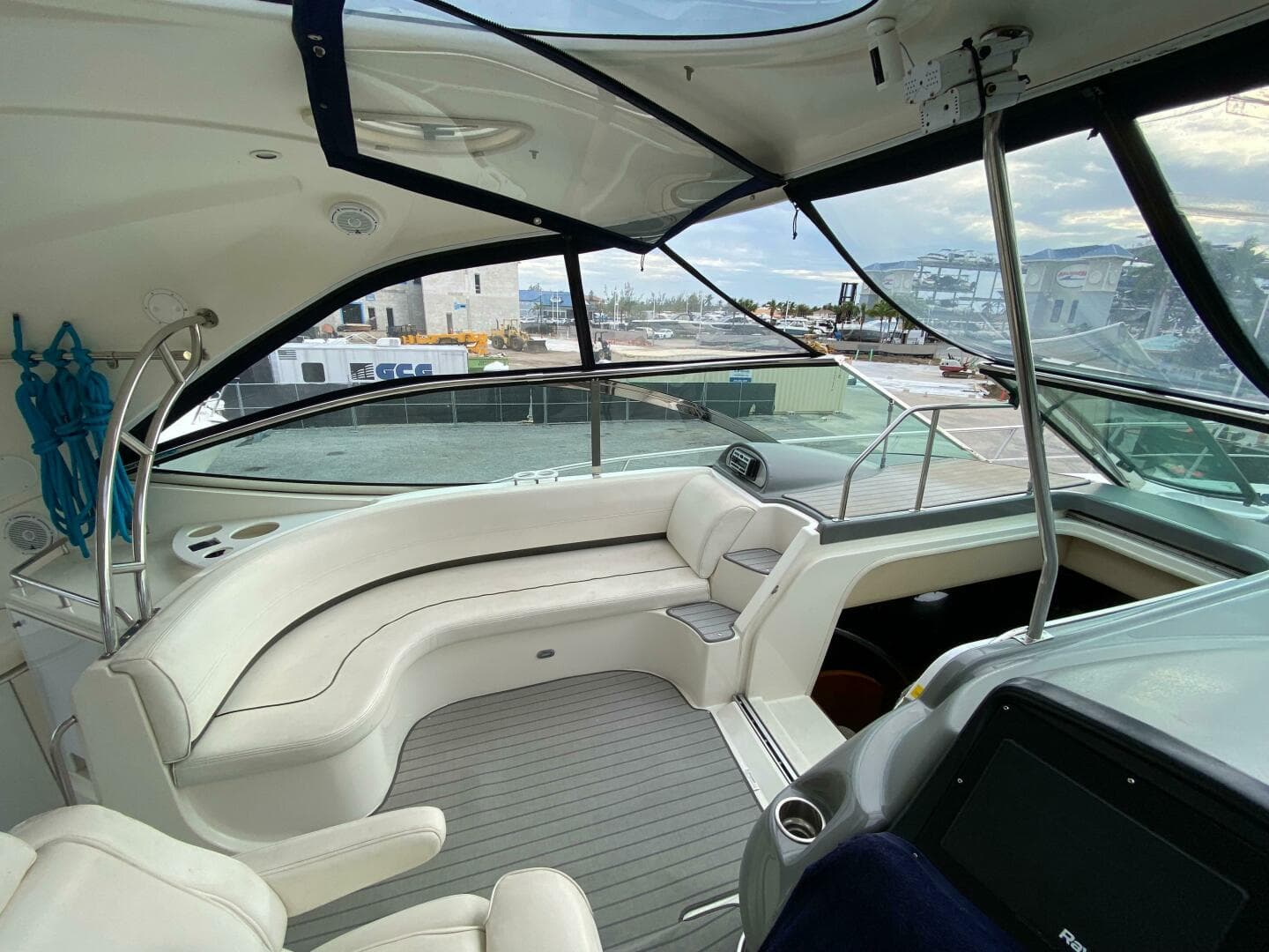 2006 Cruisers Yachts 52 Express