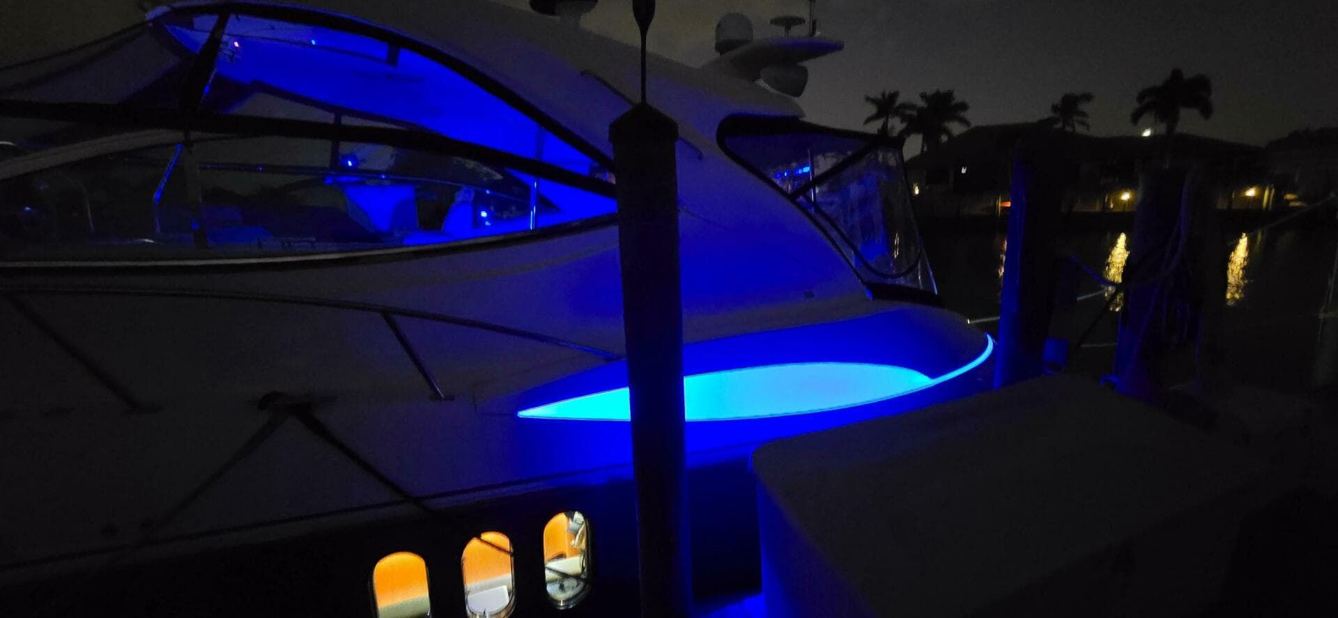 2006 Cruisers Yachts 52 Express