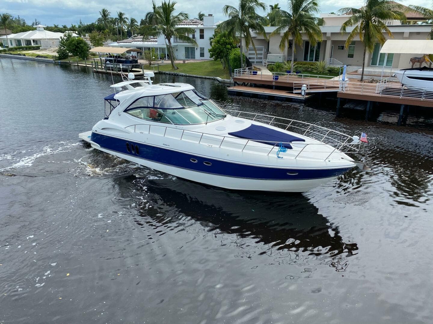 2006 Cruisers Yachts 52 Express