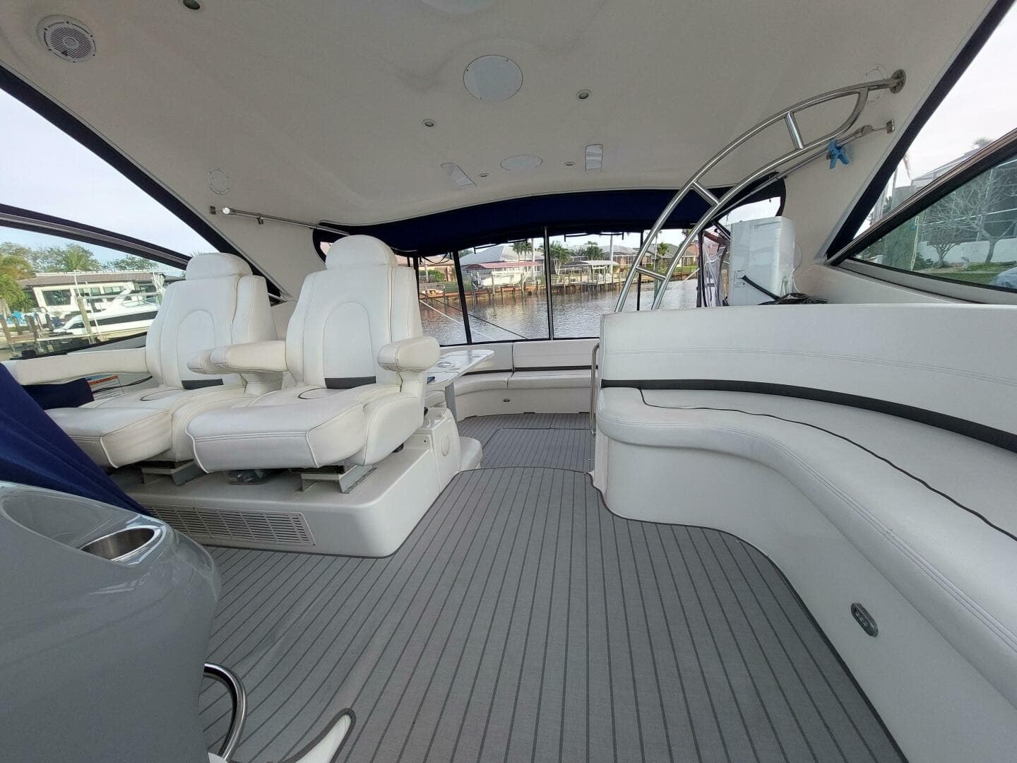 2006 Cruisers Yachts 52 Express
