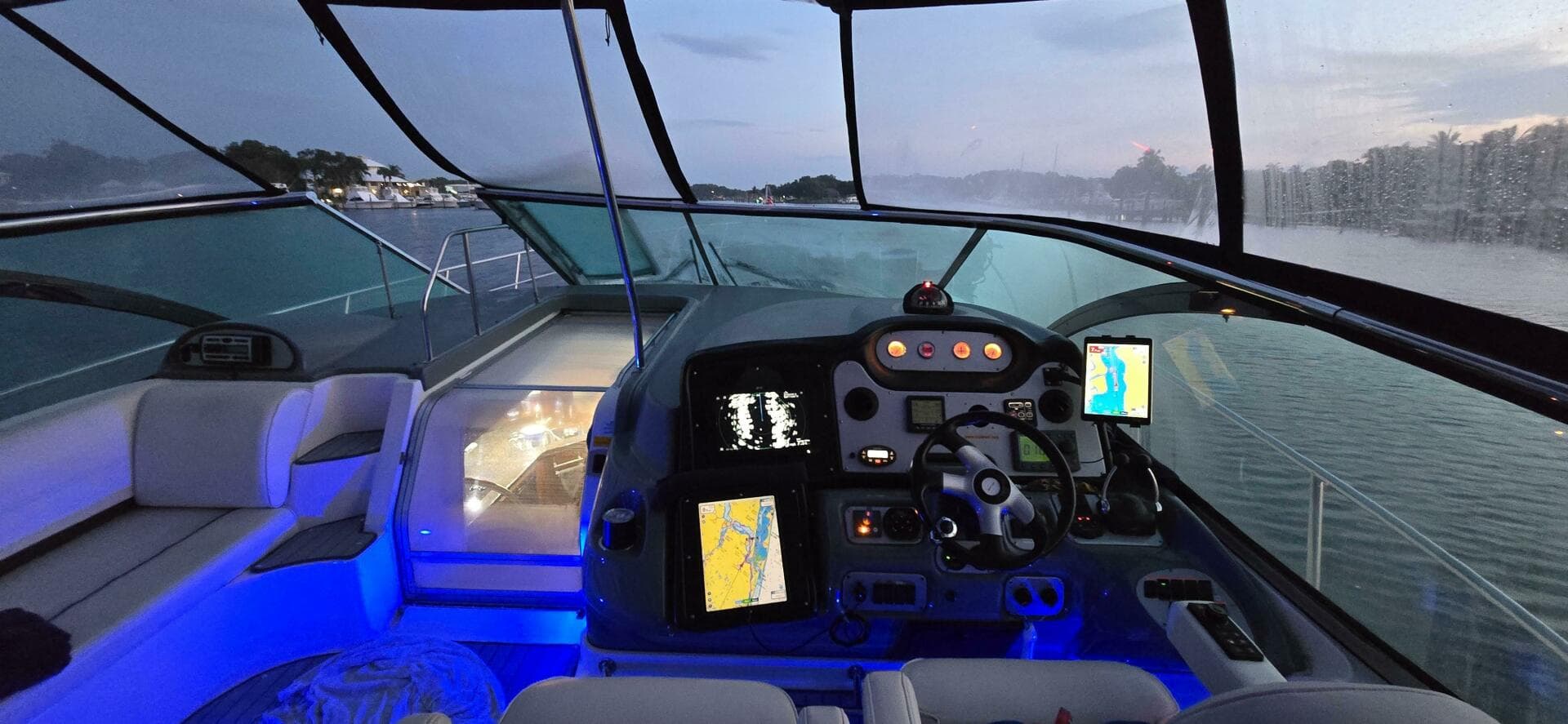 2006 Cruisers Yachts 52 Express
