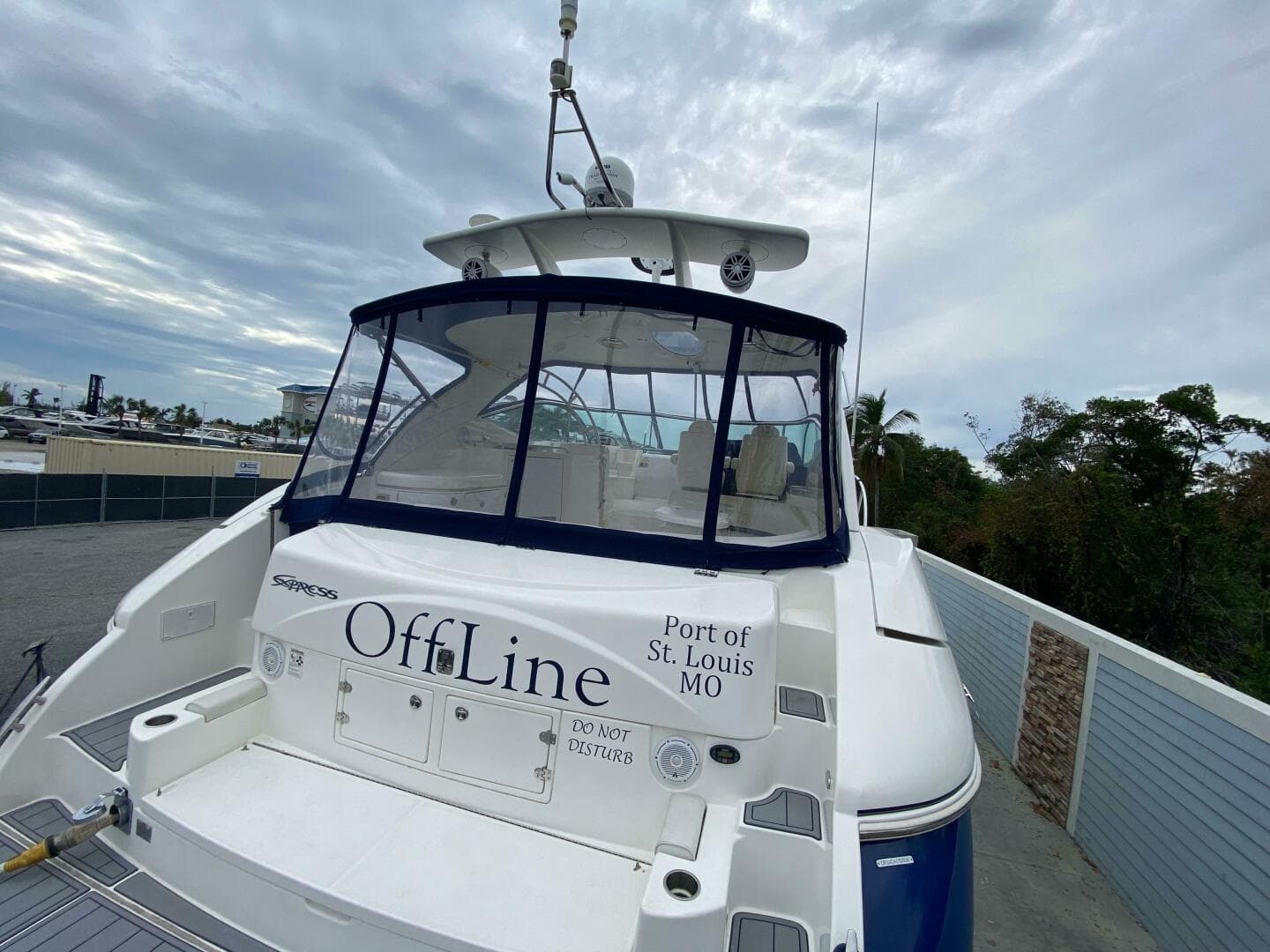 2006 Cruisers Yachts 52 Express