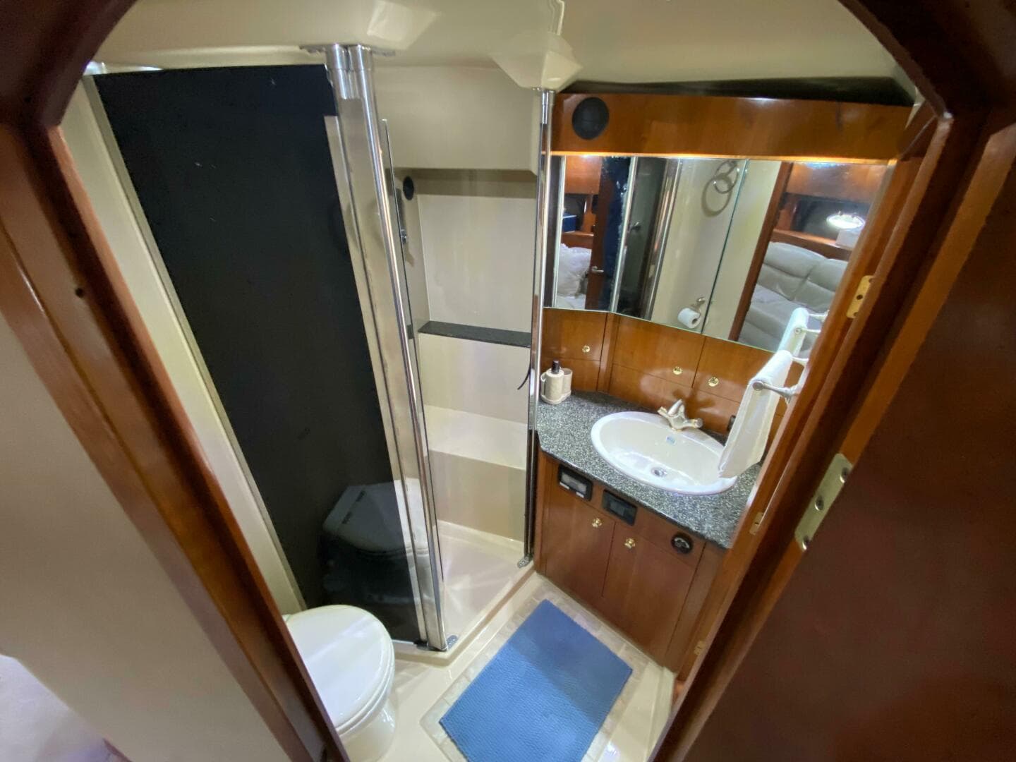 2006 Cruisers Yachts 52 Express