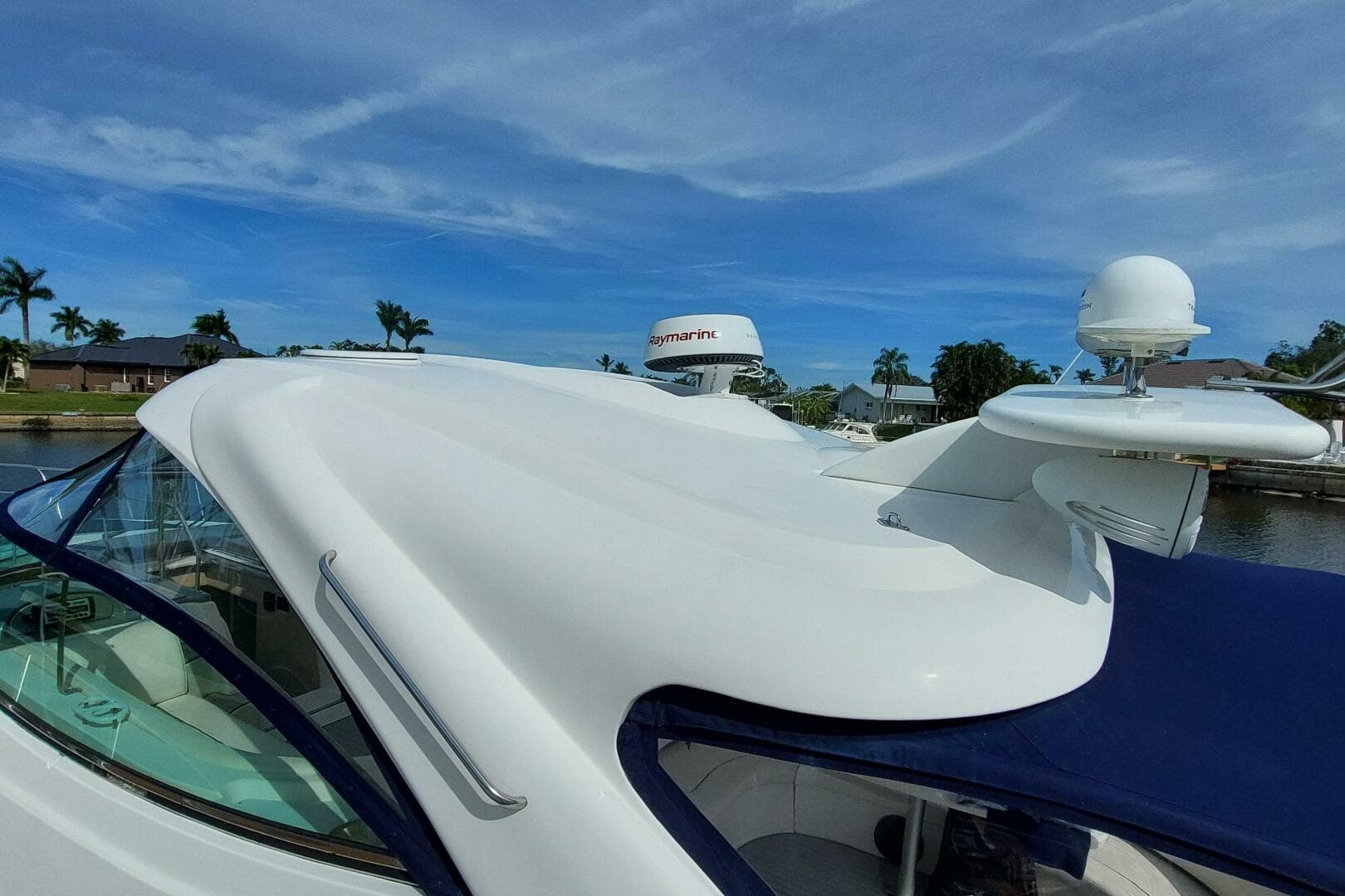 2006 Cruisers Yachts 52 Express