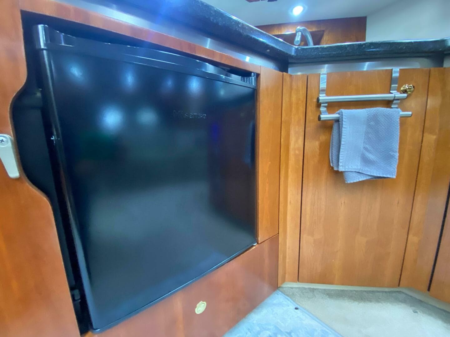 2006 Cruisers Yachts 52 Express