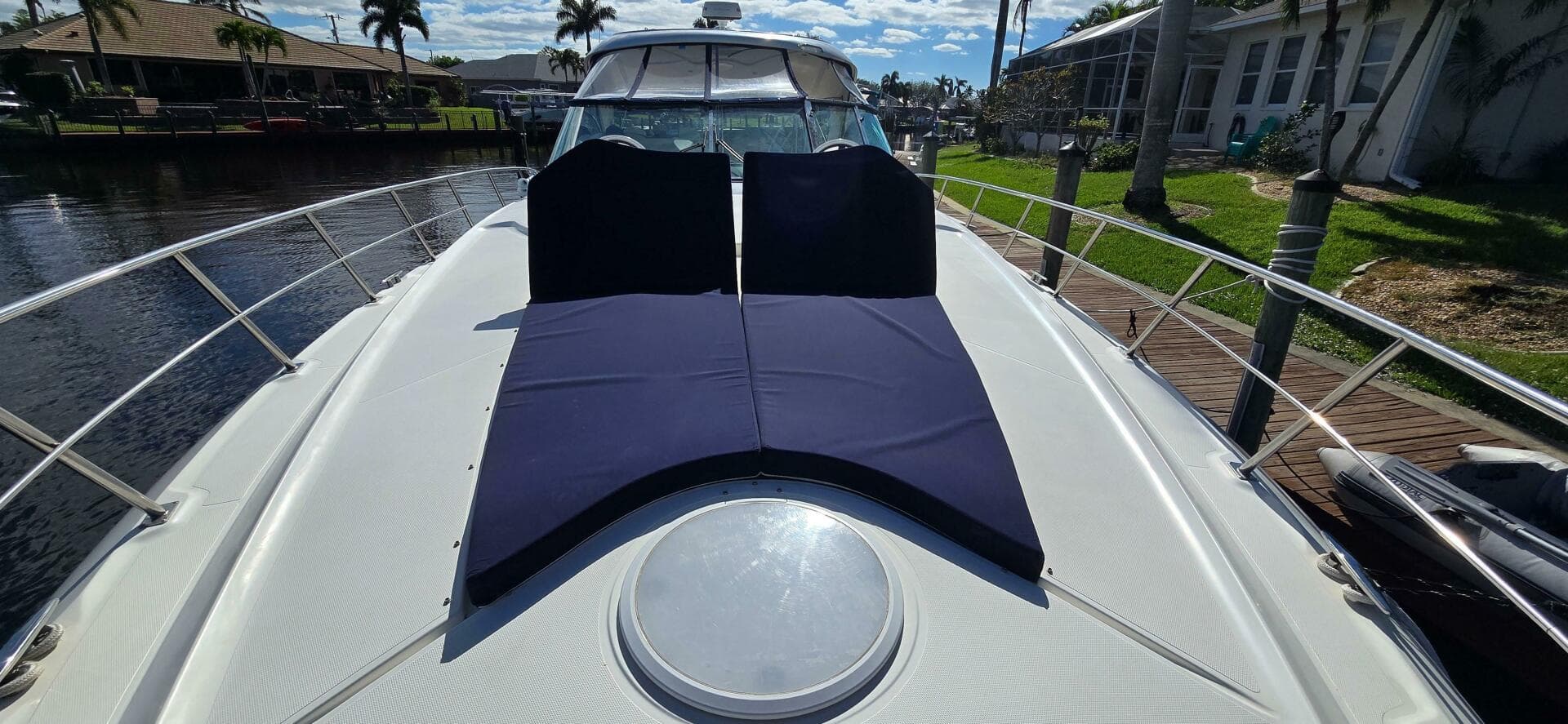 2006 Cruisers Yachts 52 Express