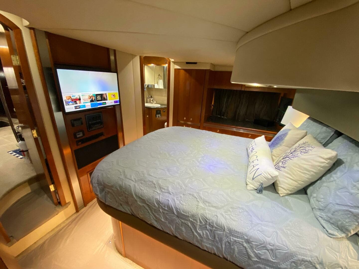 2006 Cruisers Yachts 52 Express