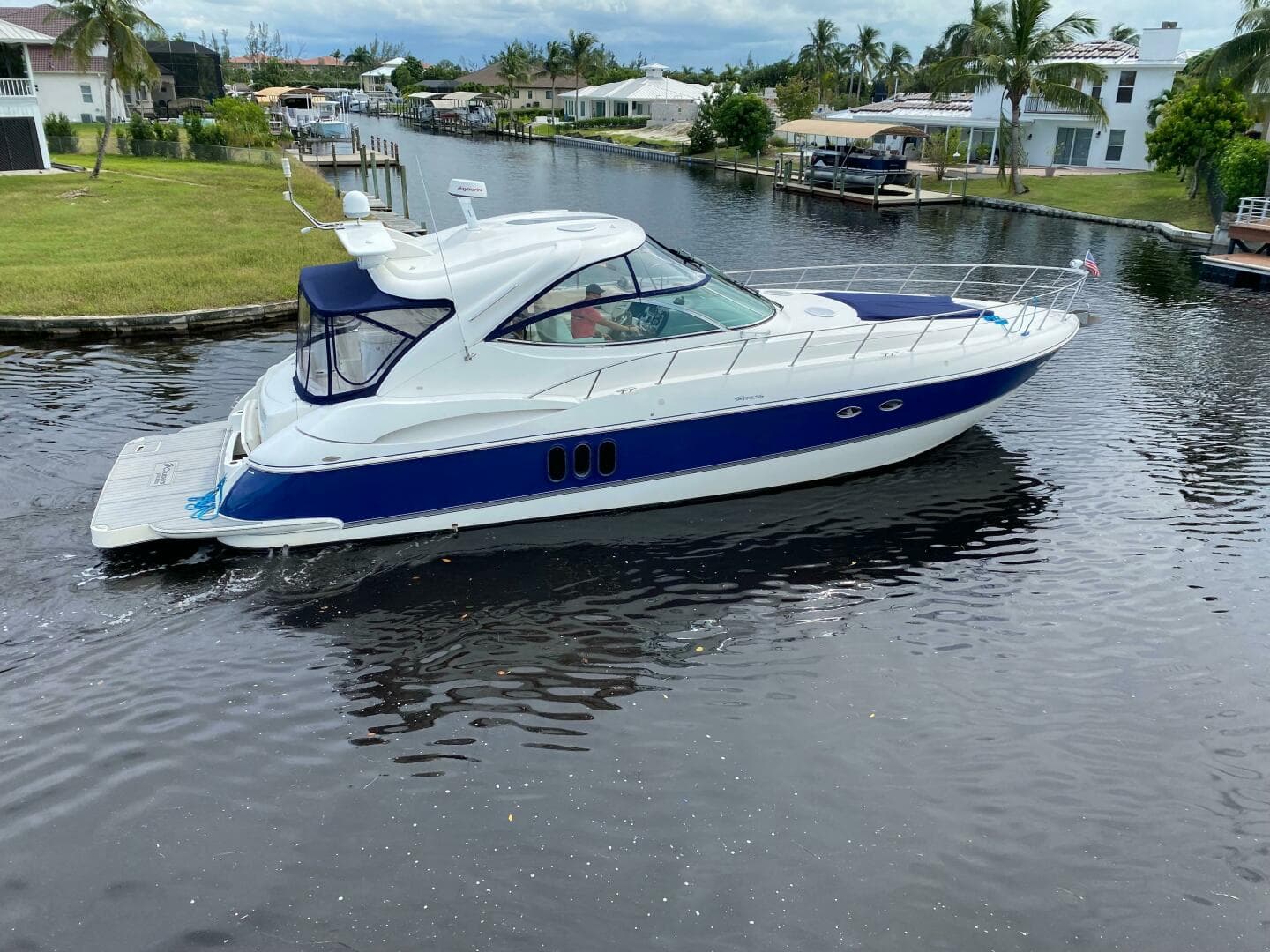 2006 Cruisers Yachts 52 Express