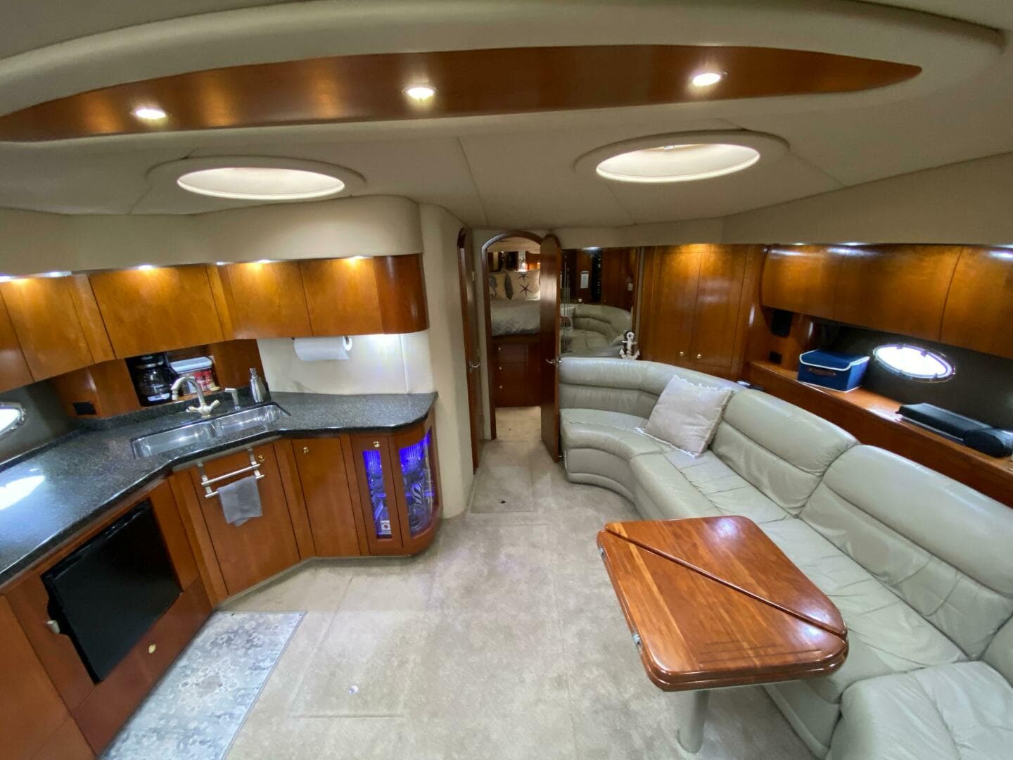 2006 Cruisers Yachts 52 Express