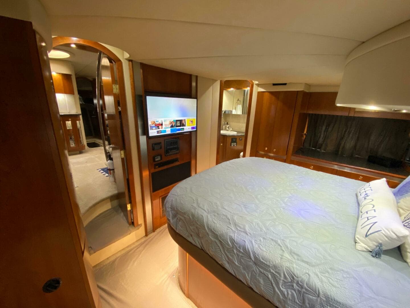 2006 Cruisers Yachts 52 Express