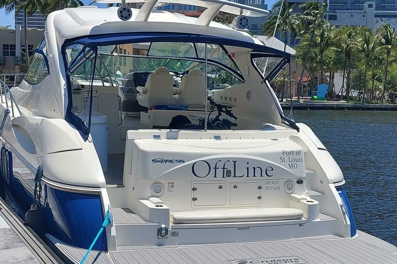 2006 Cruisers Yachts 52 Express