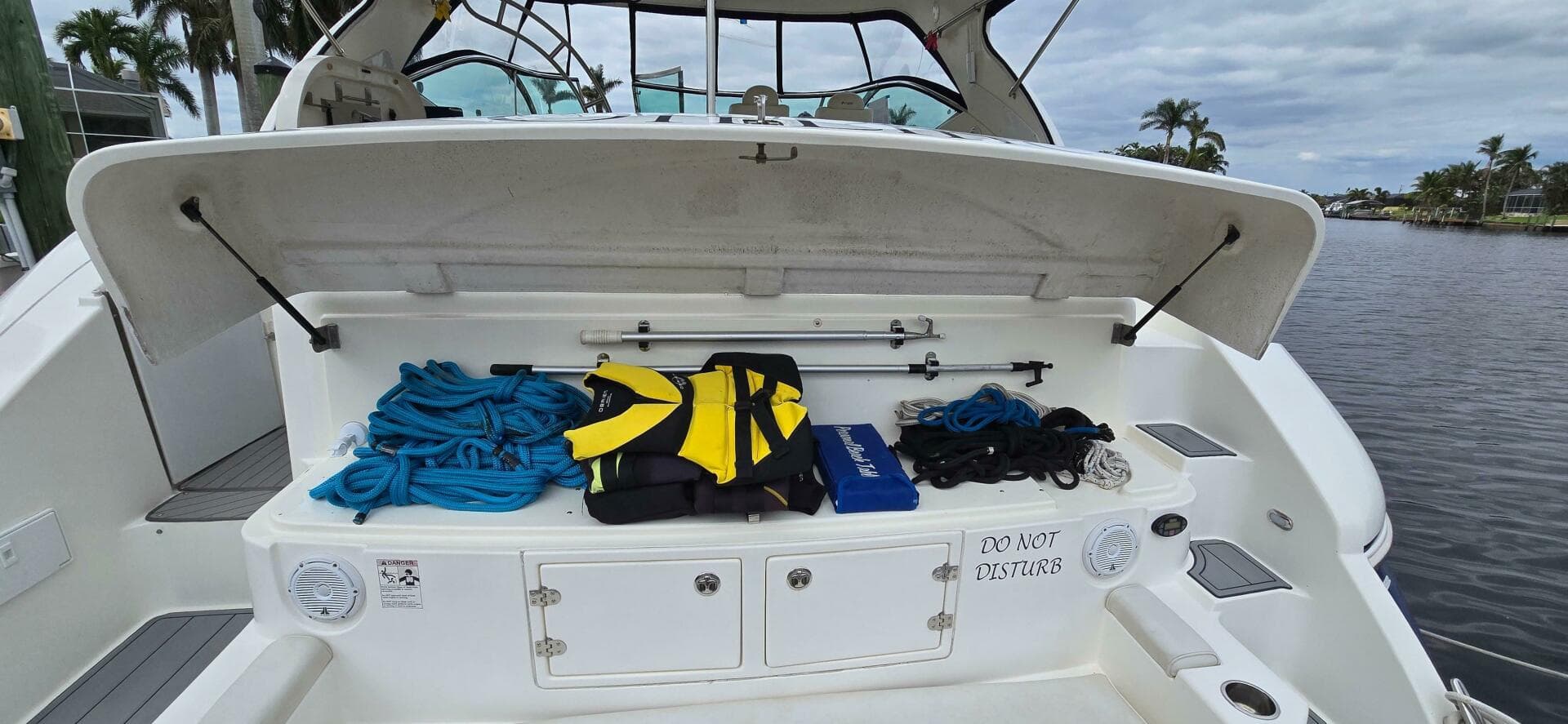 2006 Cruisers Yachts 52 Express