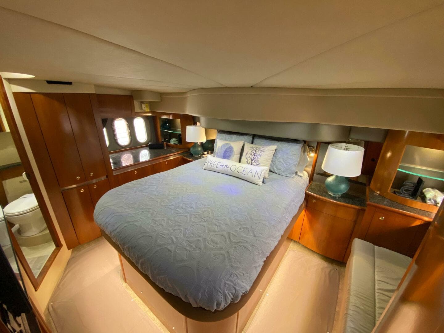 2006 Cruisers Yachts 52 Express
