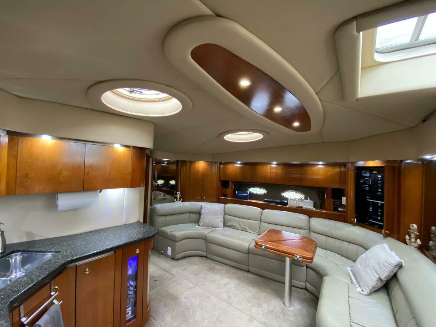 2006 Cruisers Yachts 52 Express