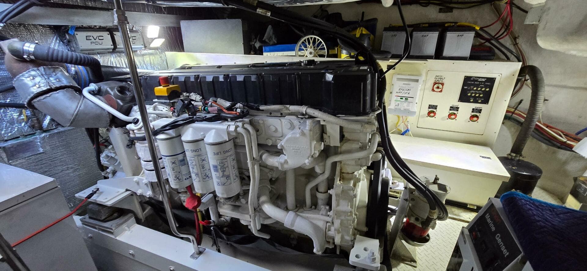 2006 Cruisers Yachts 52 Express