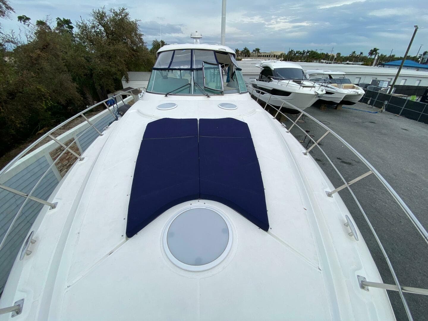 2006 Cruisers Yachts 52 Express