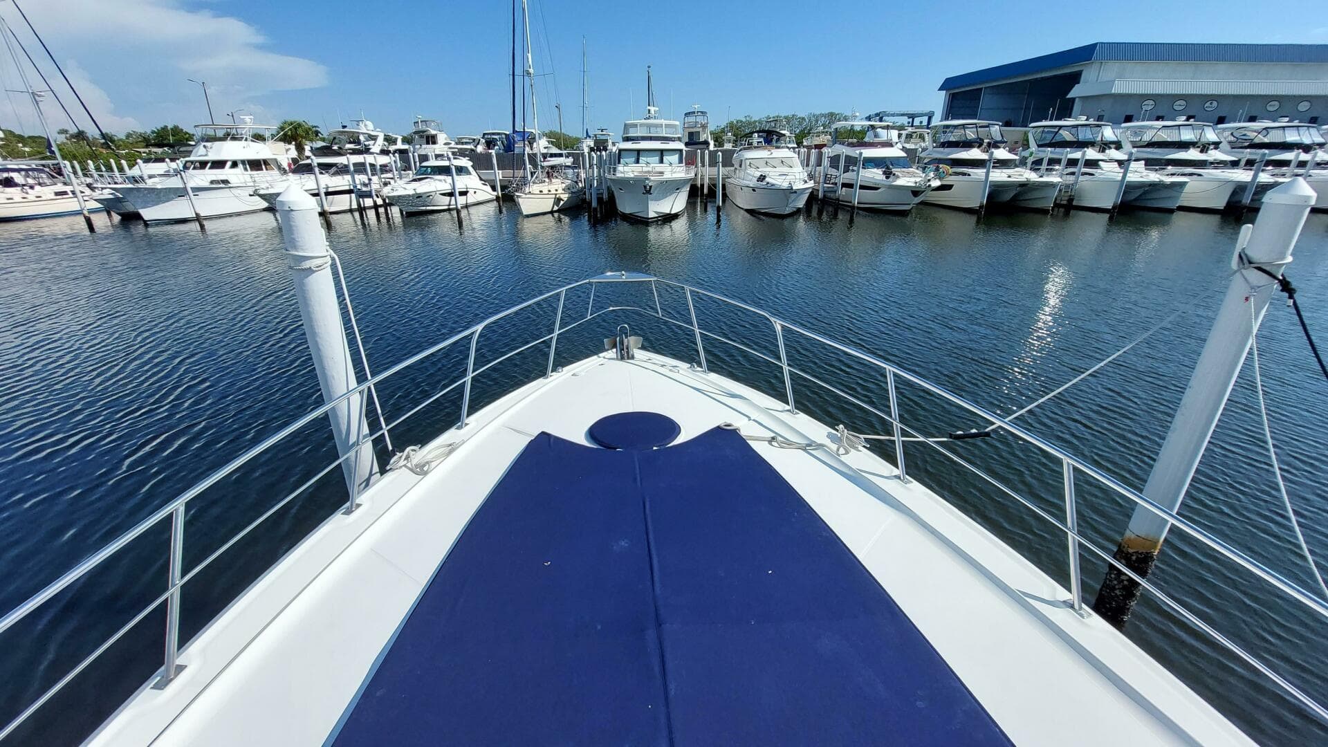 2006 Cruisers Yachts 52 Express