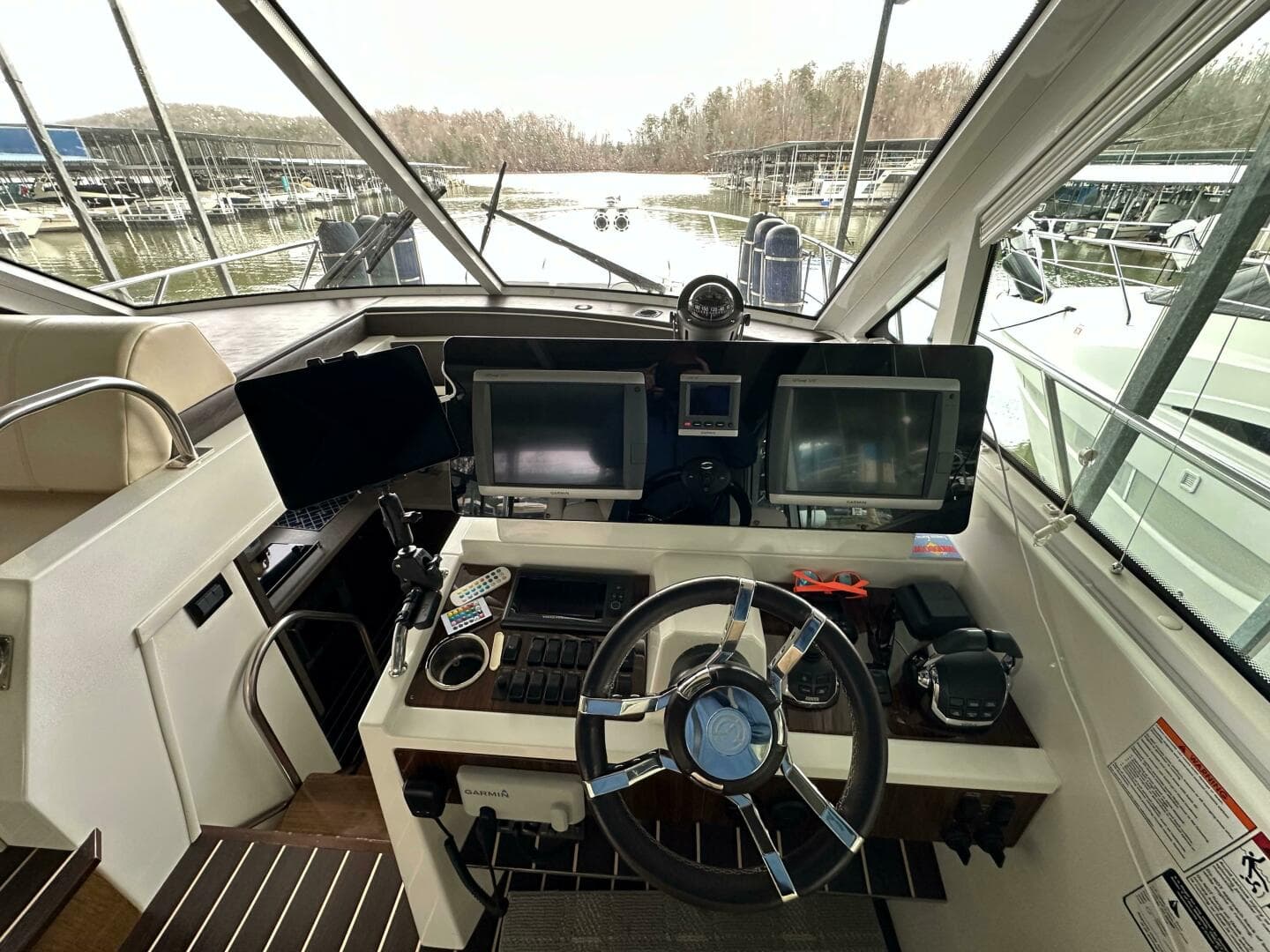 2012 Cruisers Yachts 48 Cantius