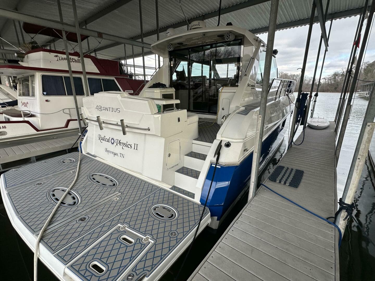 2012 Cruisers Yachts 48 Cantius