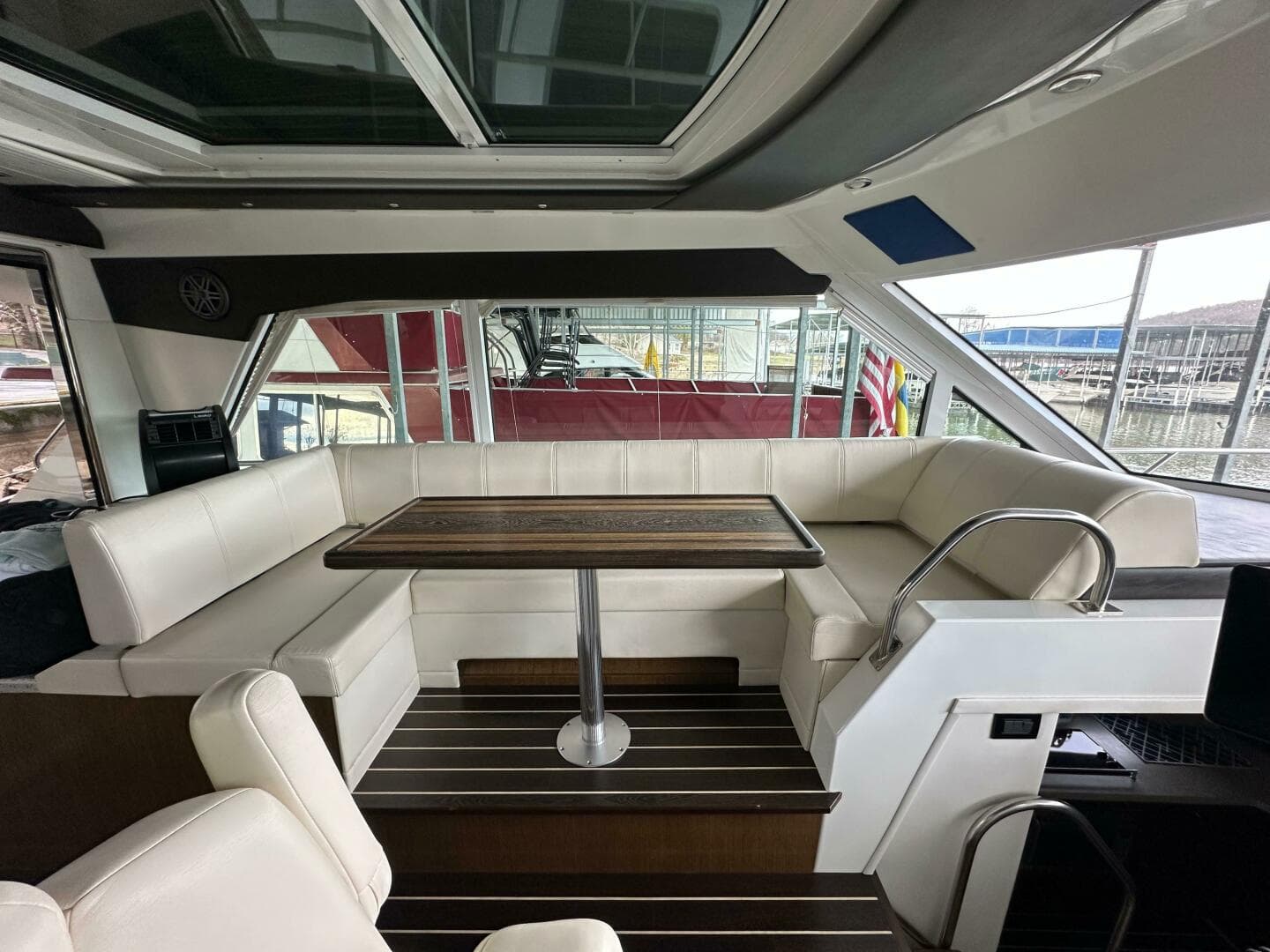 2012 Cruisers Yachts 48 Cantius