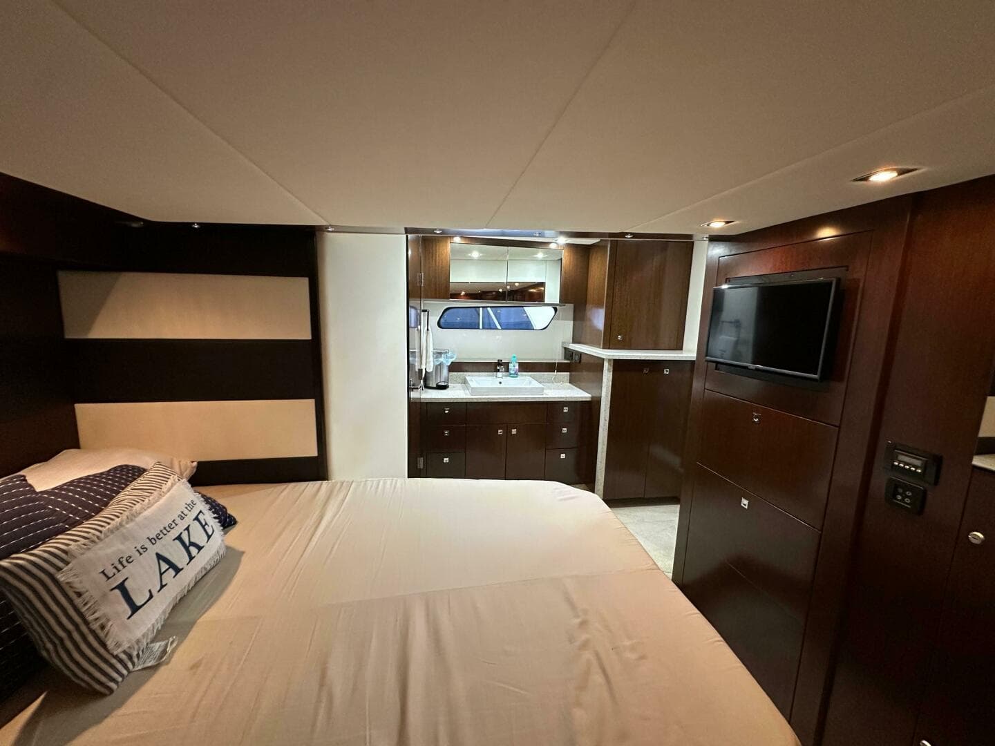 2012 Cruisers Yachts 48 Cantius