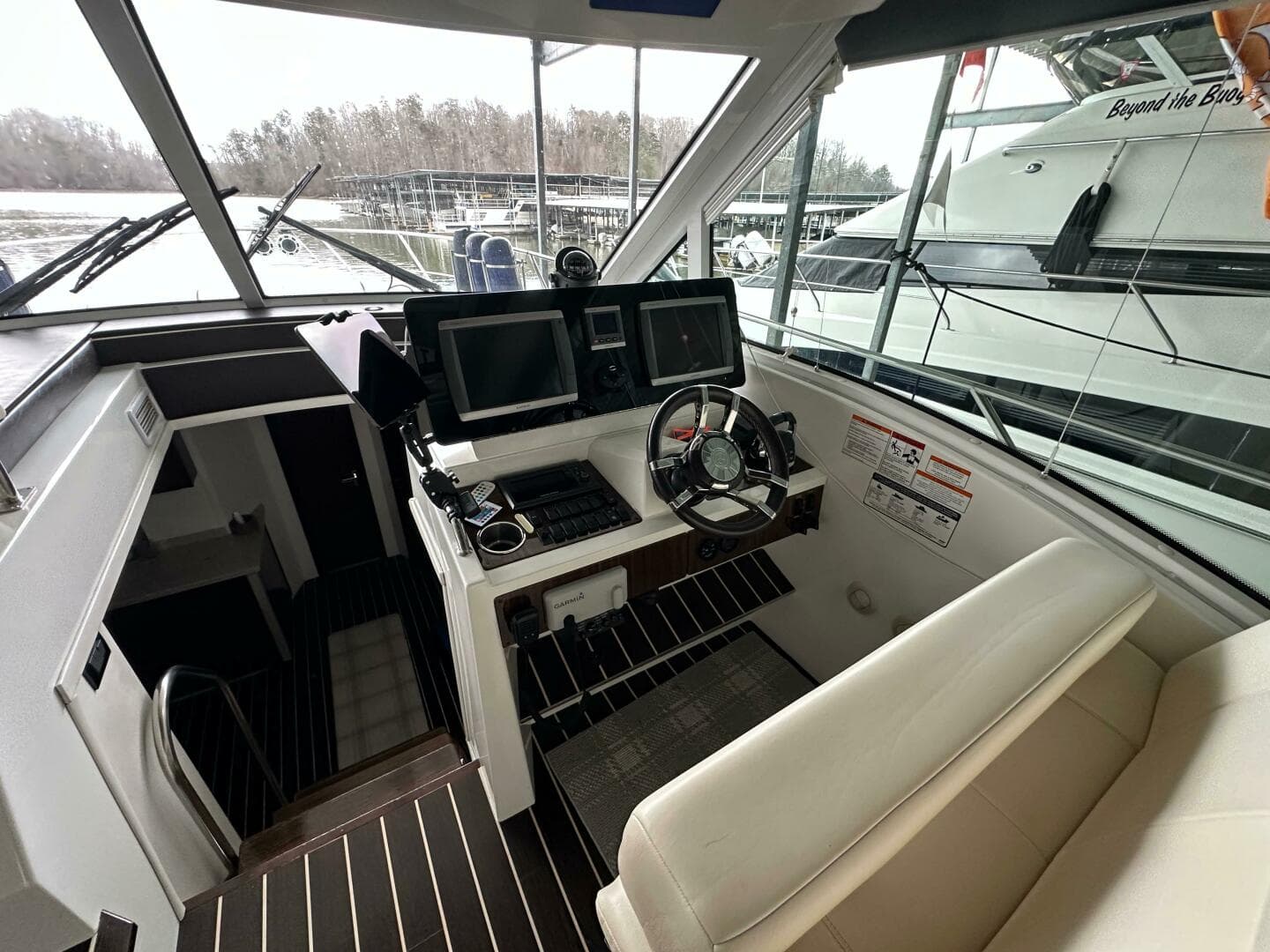 2012 Cruisers Yachts 48 Cantius