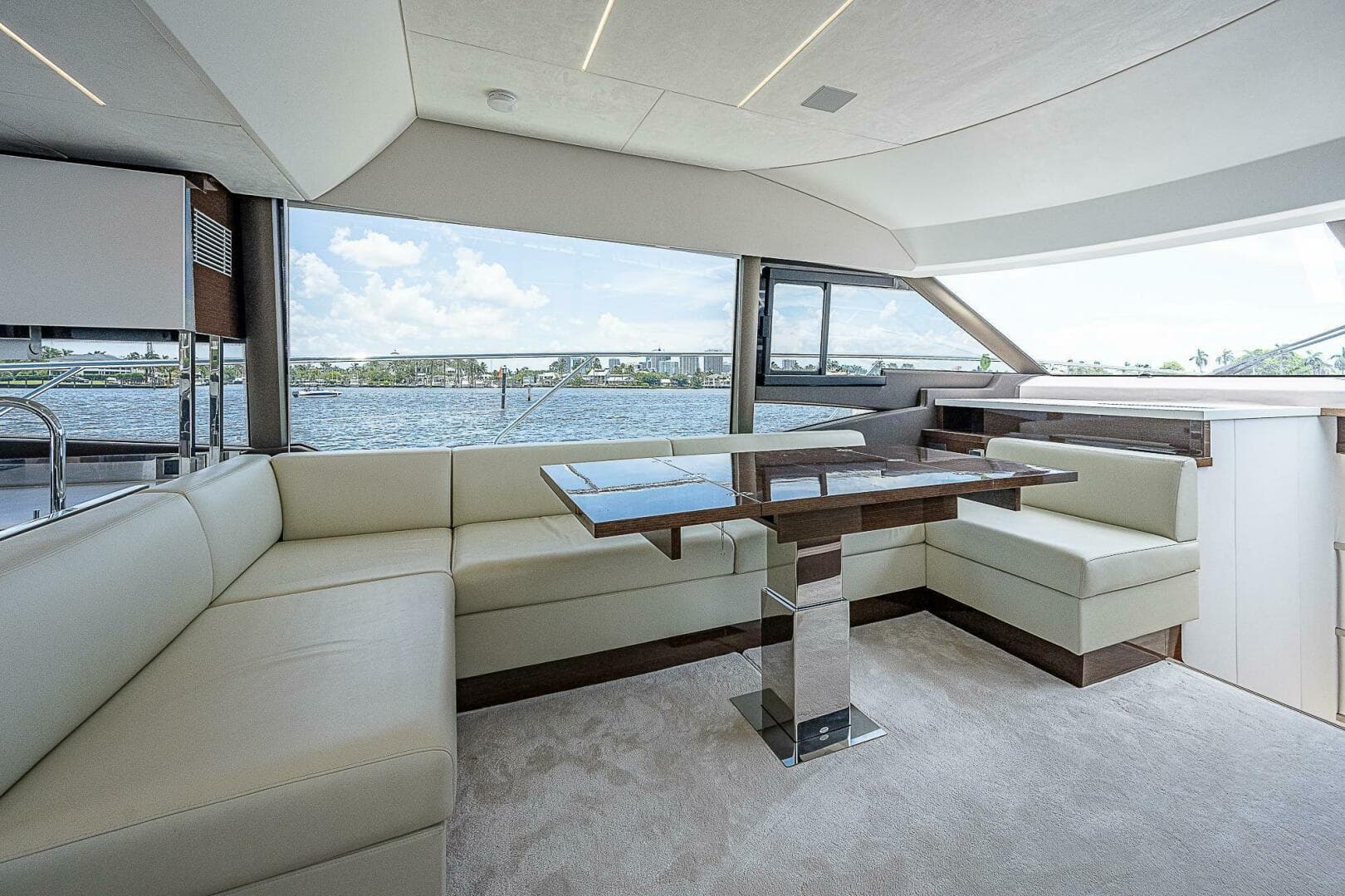 2021 Prestige 590