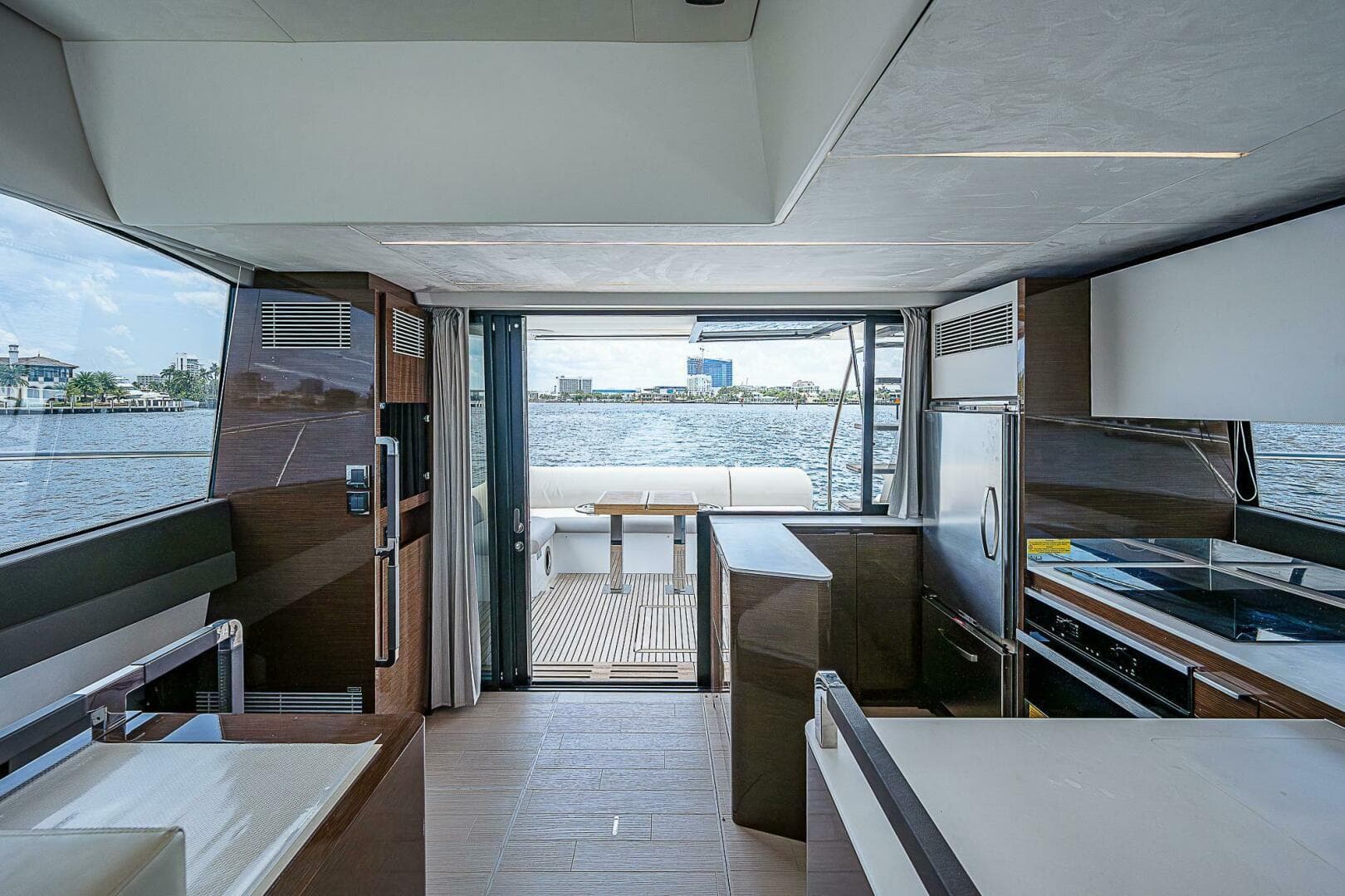 2021 Prestige 590