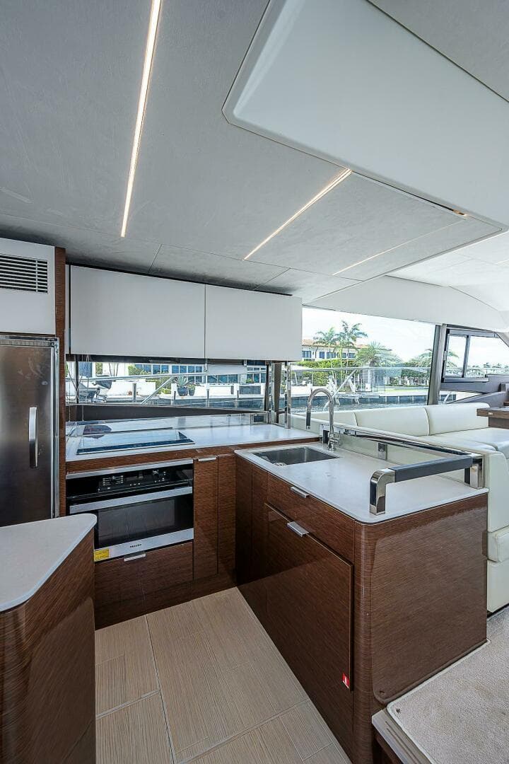 2021 Prestige 590