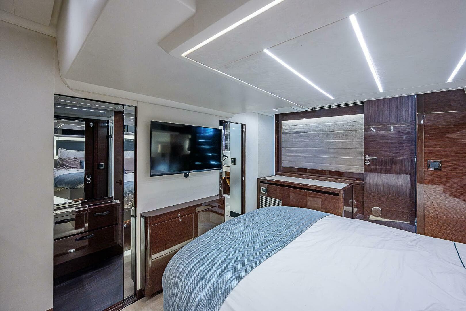 2021 Prestige 590