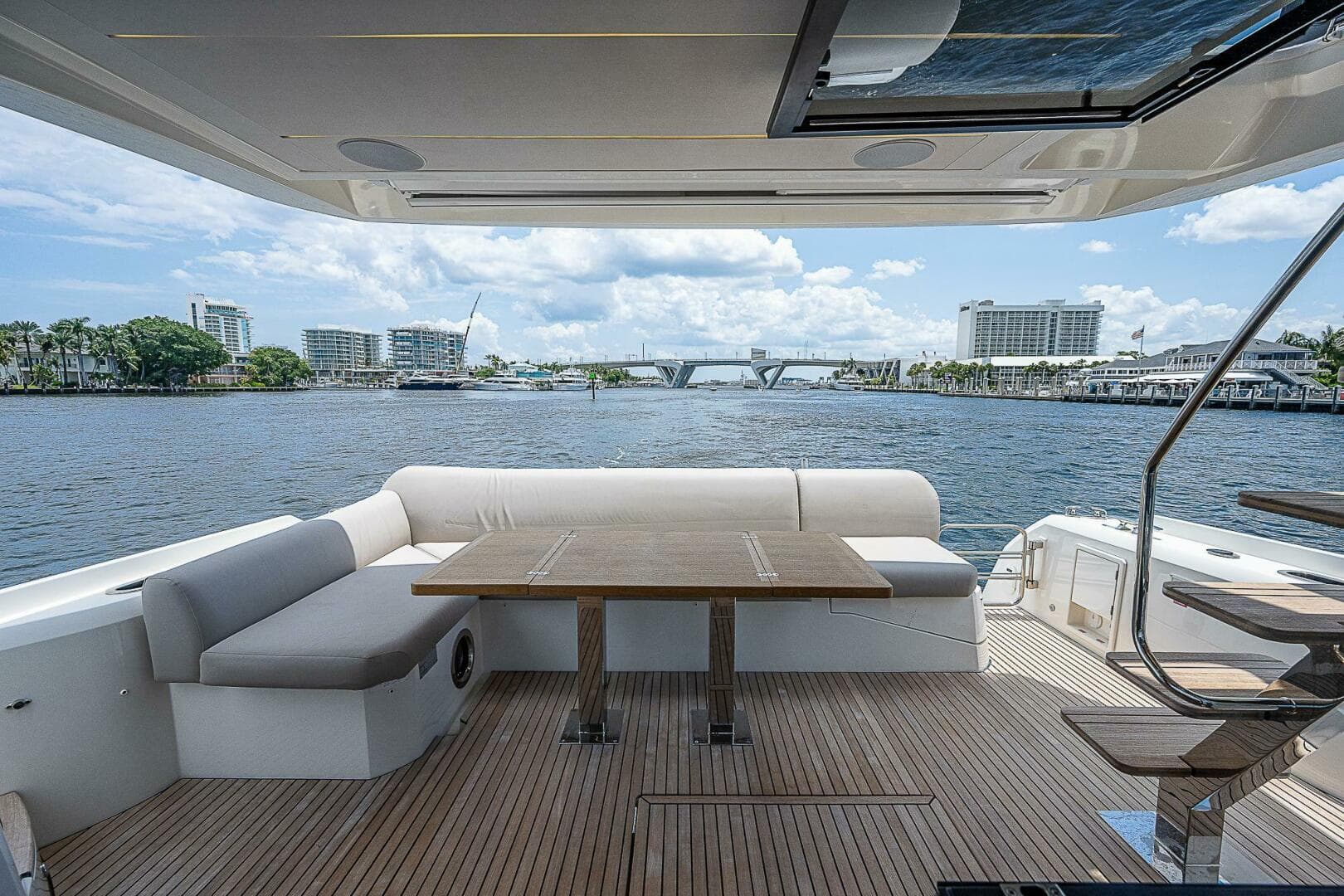 2021 Prestige 590