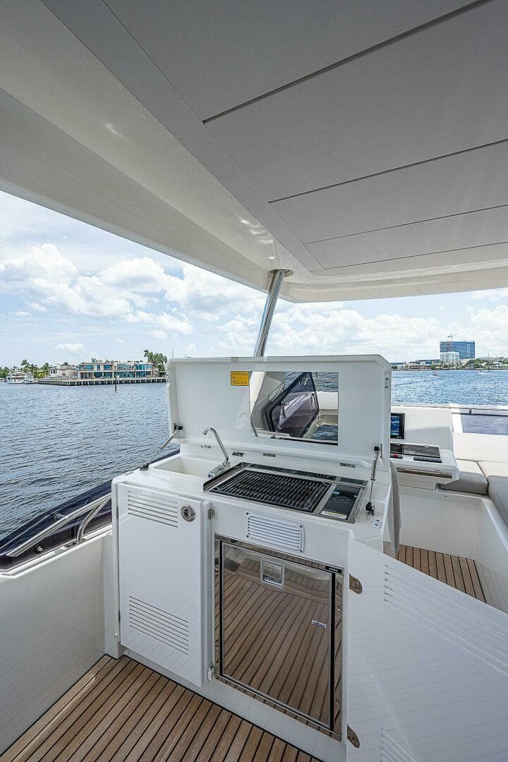 2021 Prestige 590