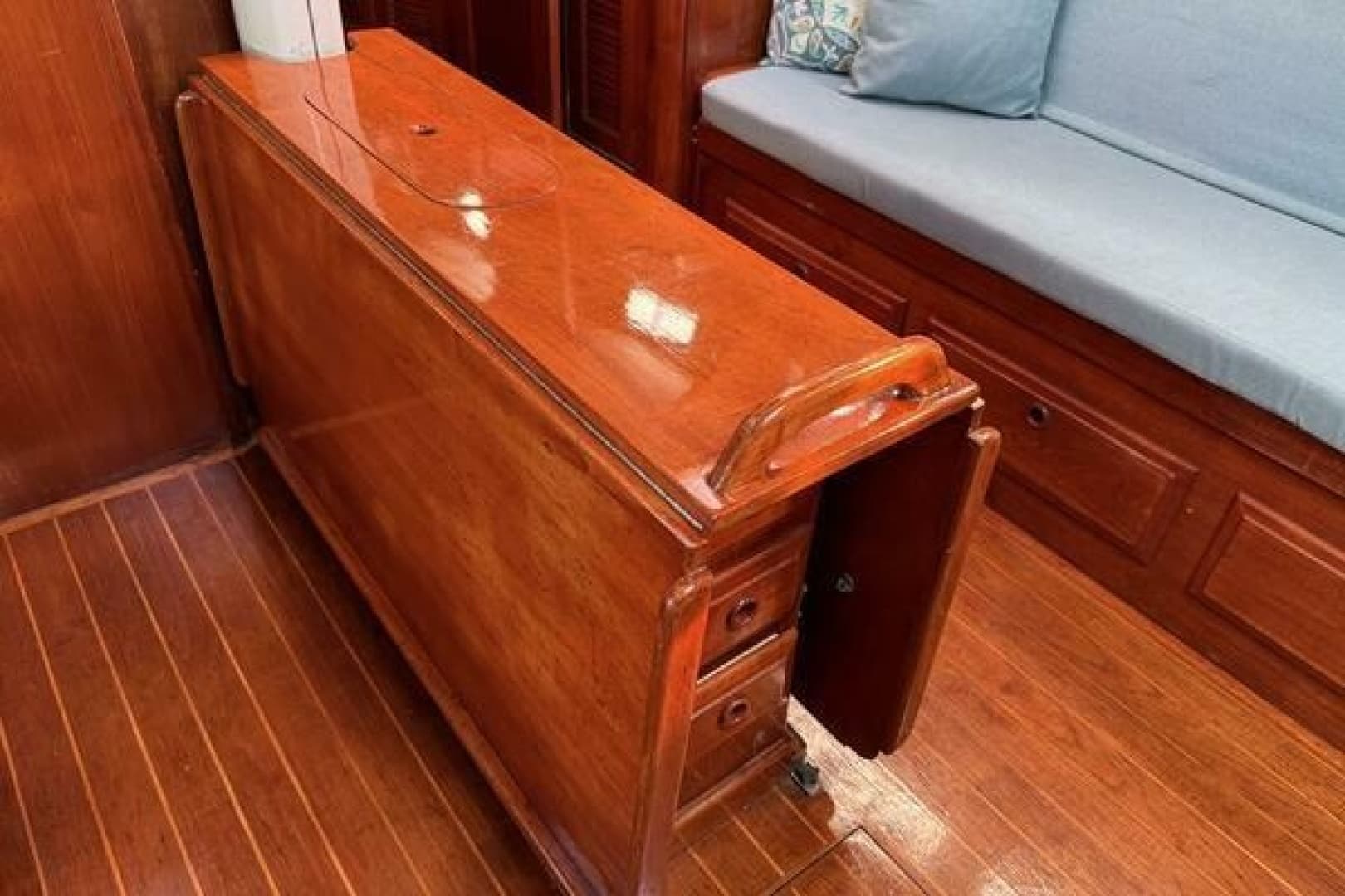 1985 Endeavour 42