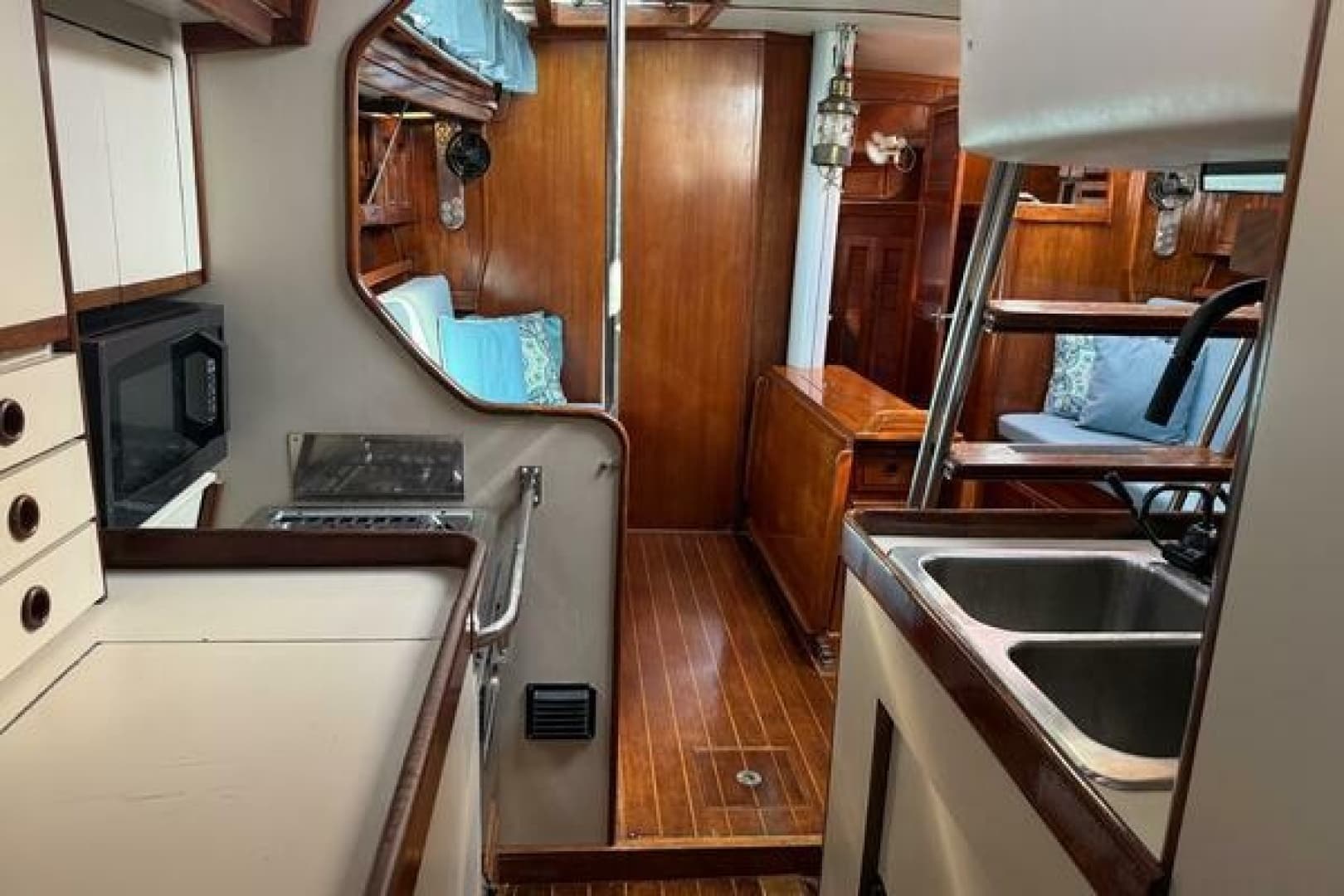 1985 Endeavour 42
