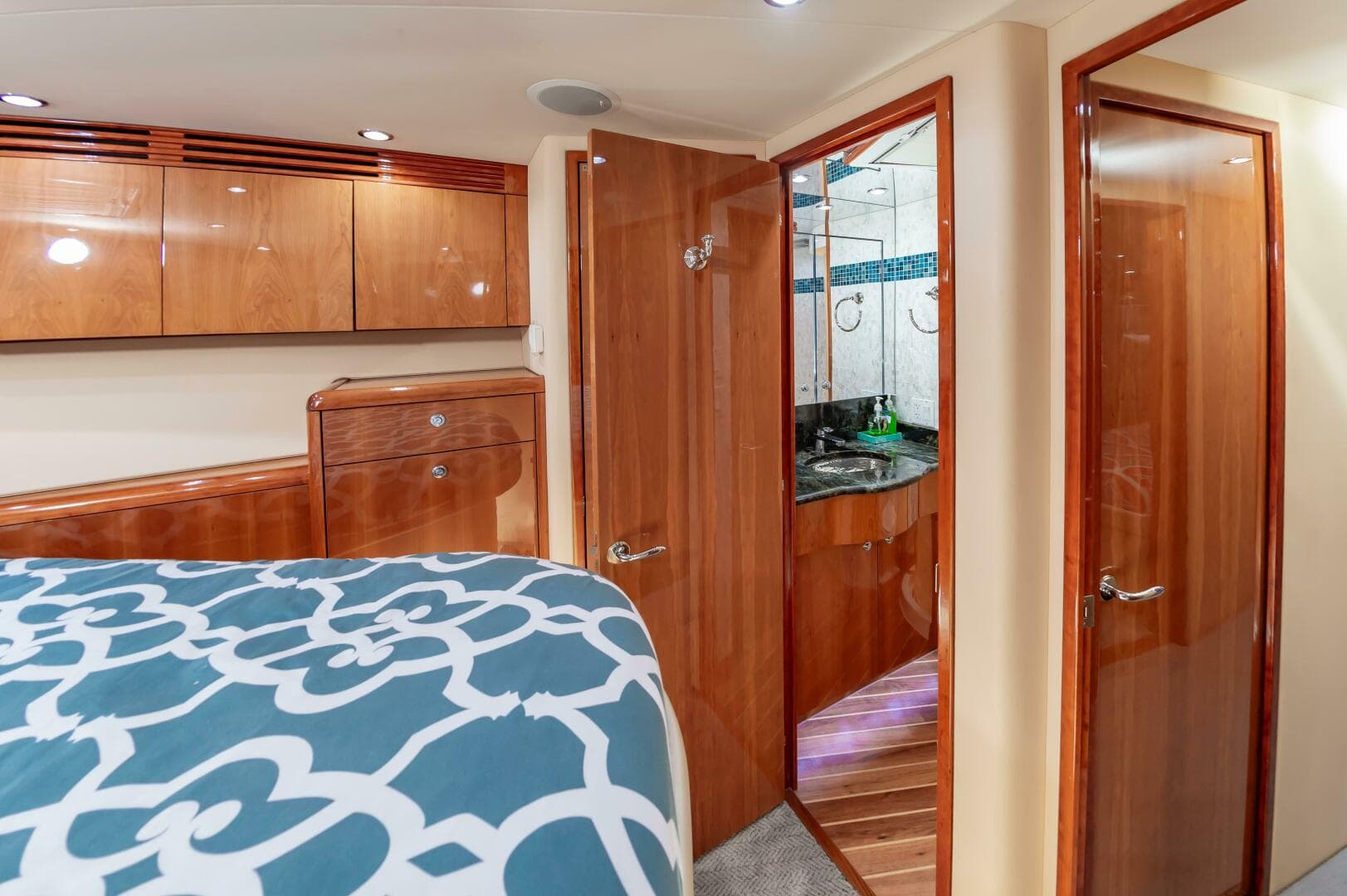 2008 Hatteras 64 Enclosed Bridge