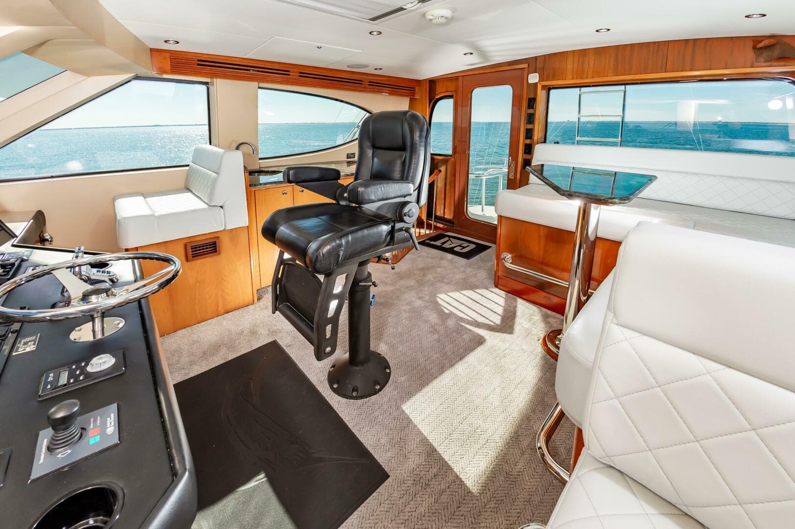 2008 Hatteras 64 Enclosed Bridge
