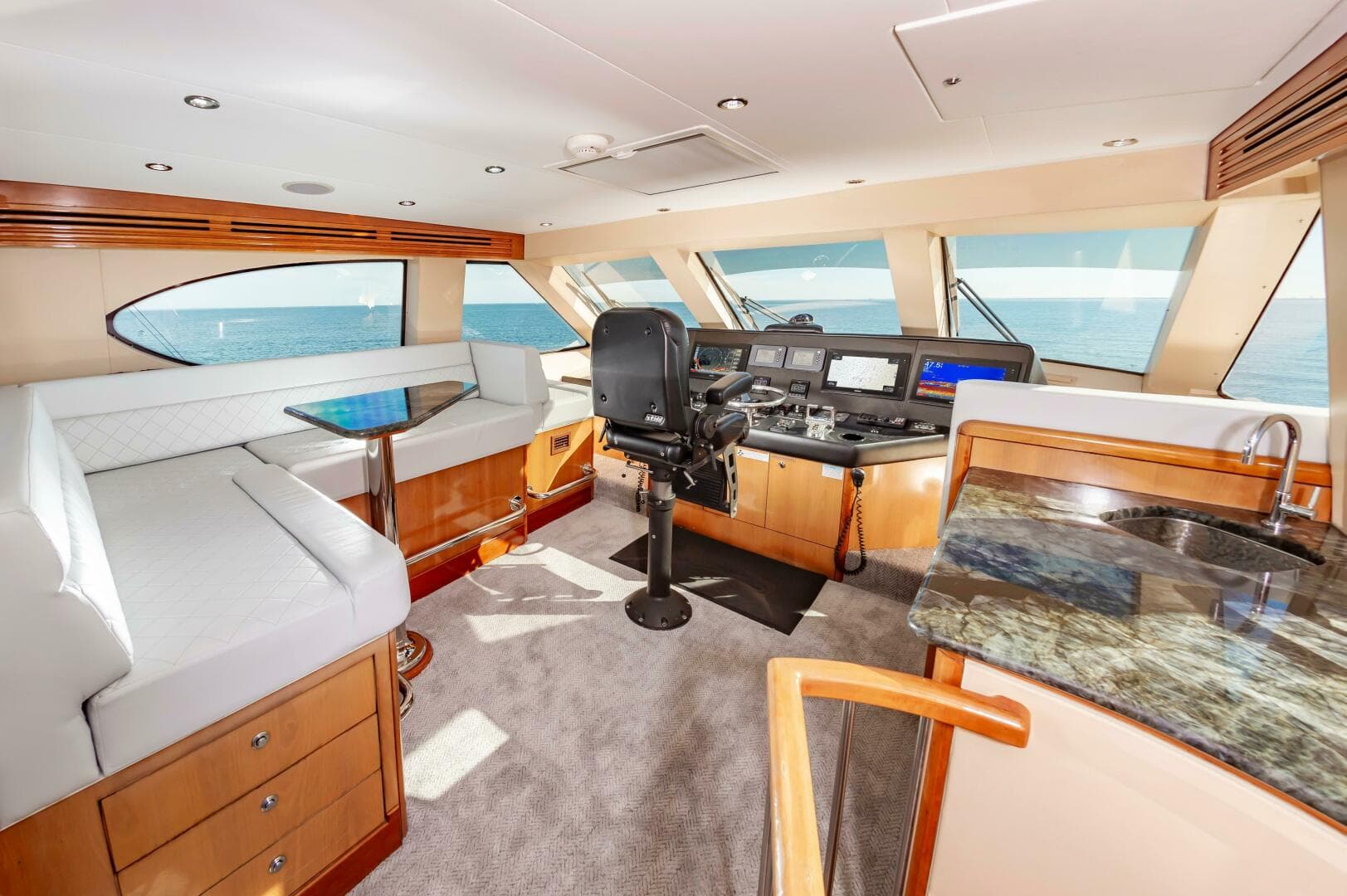 2008 Hatteras 64 Enclosed Bridge